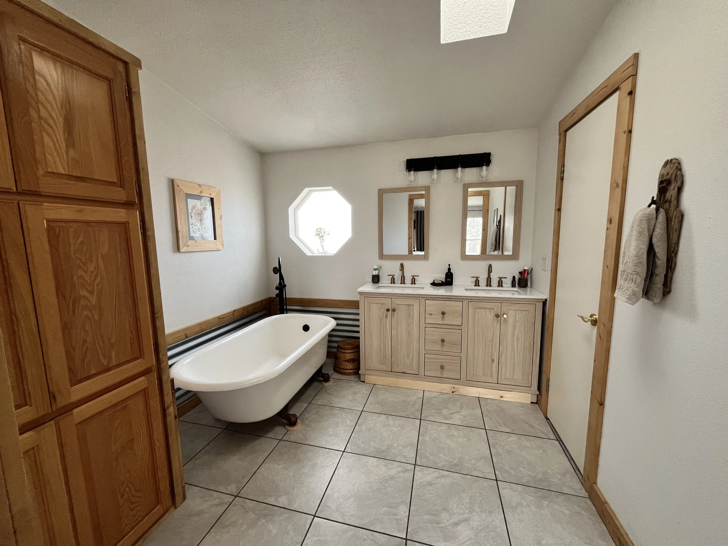 22 Master bathroom.JPG