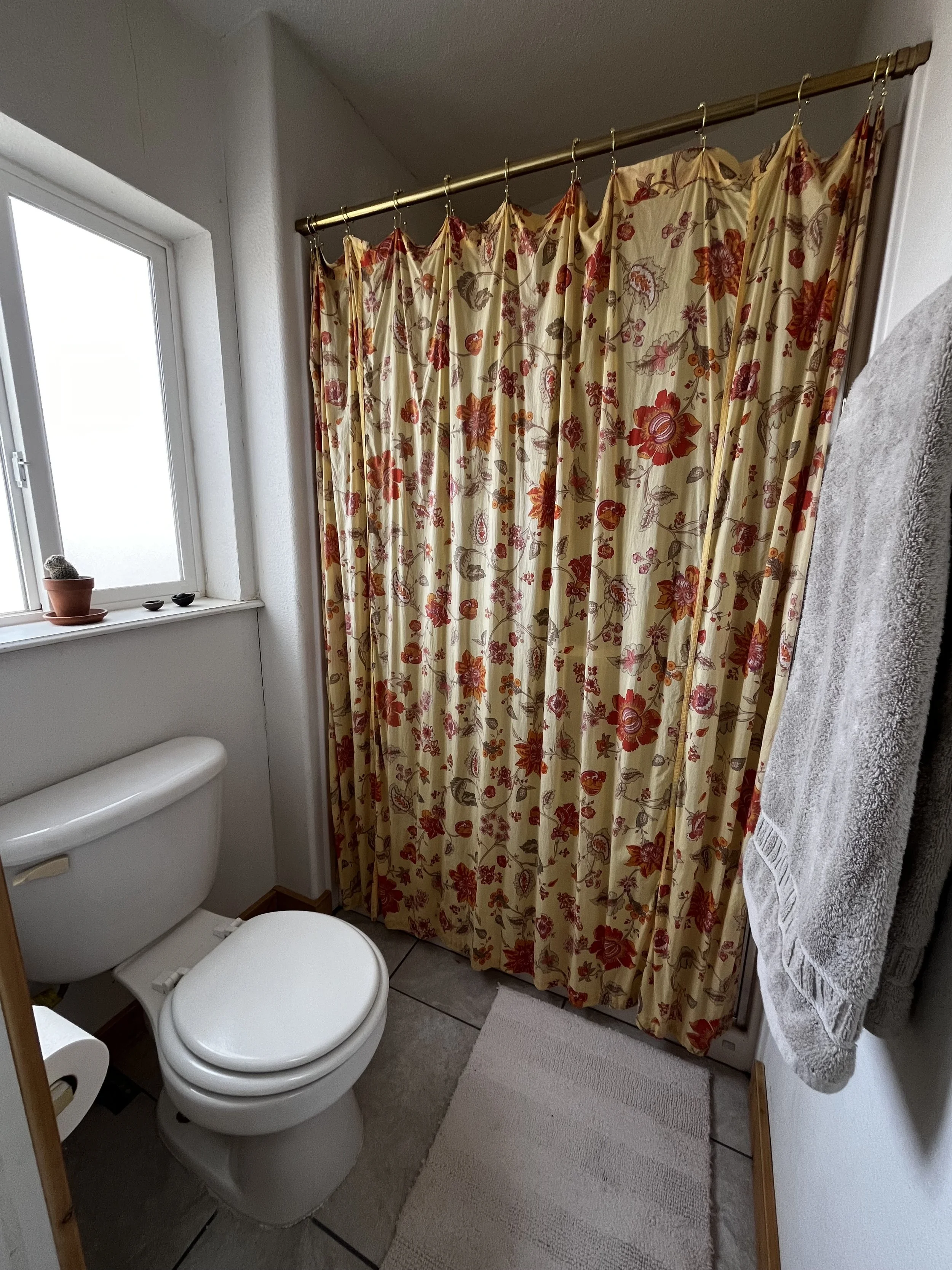 24 Master bath.JPG