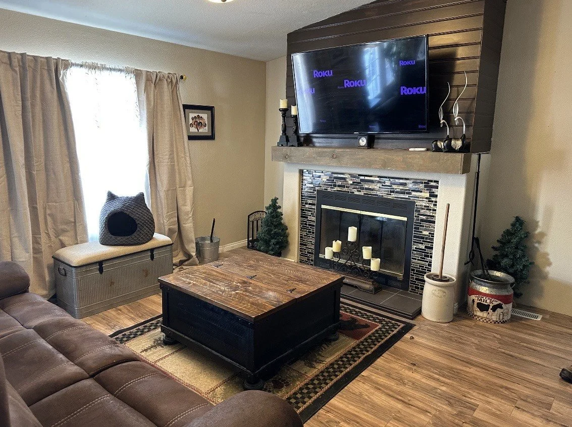 10 2nd Family room Henriville House.jpg