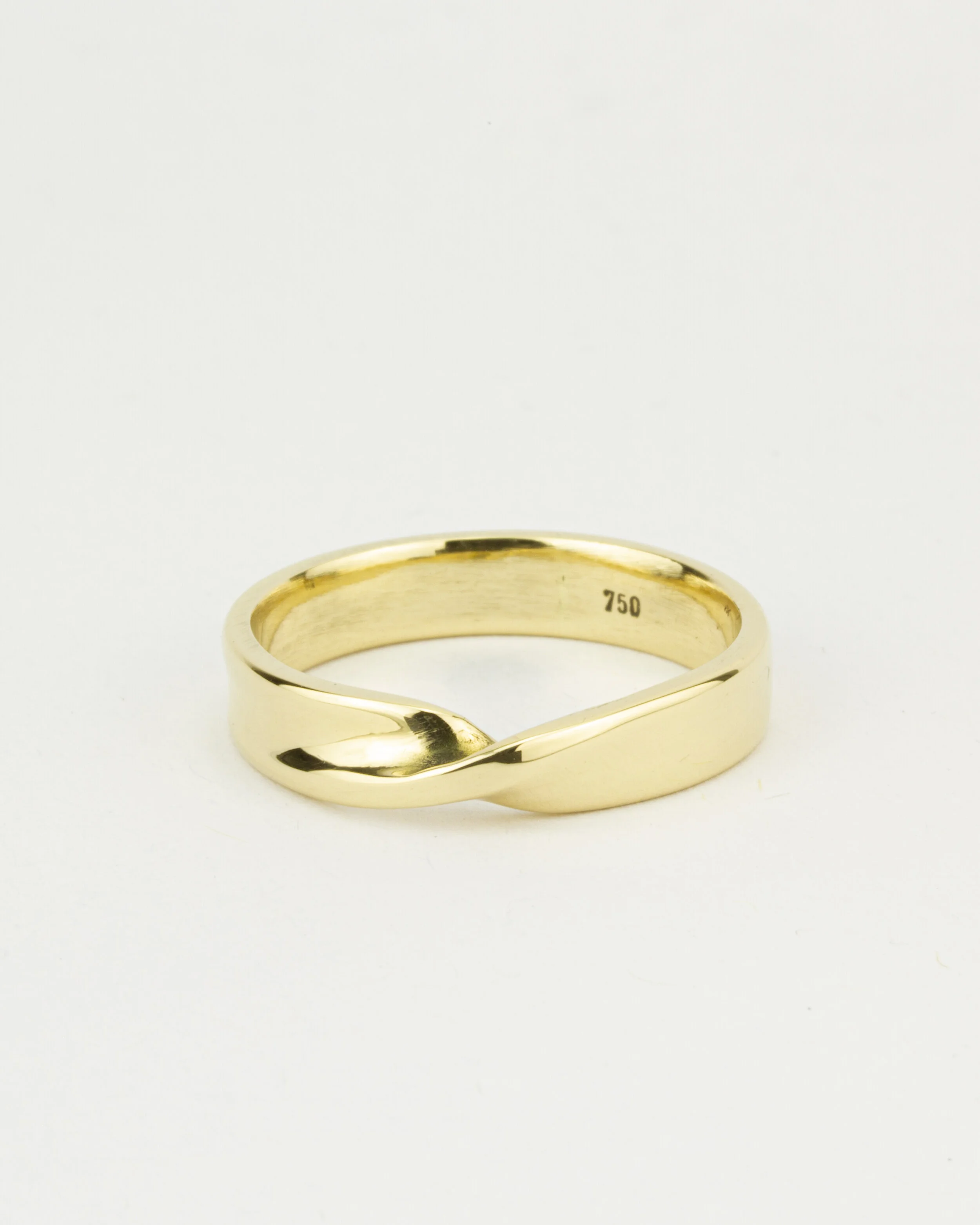 Henson and Gold 9ct Yellow Gold Twist Ring .jpg