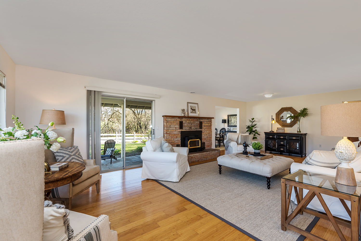 living room--001.jpg