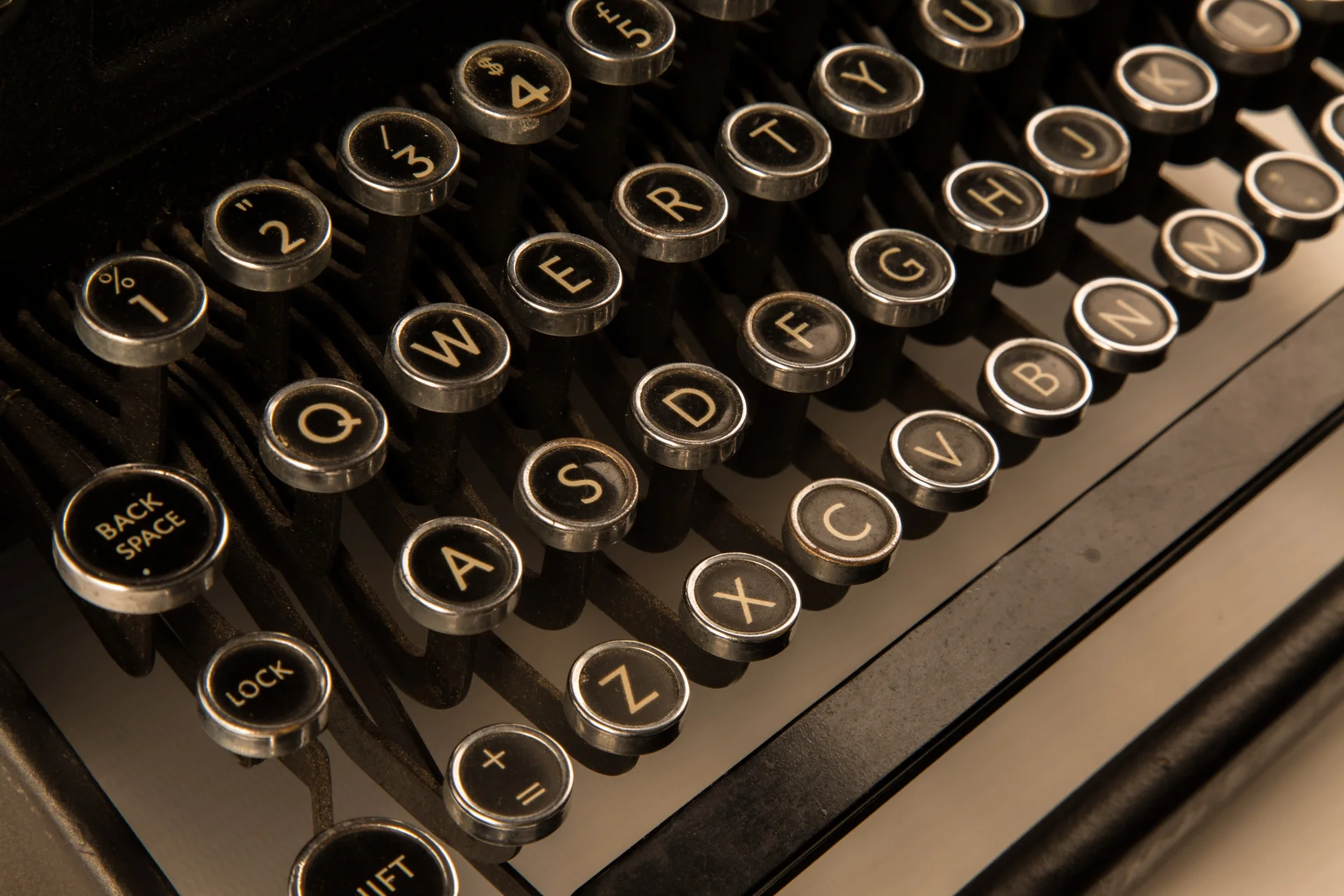 typewriter-146256236385b.jpg