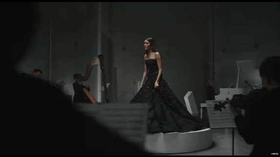 1 Madison Beer GIF.gif