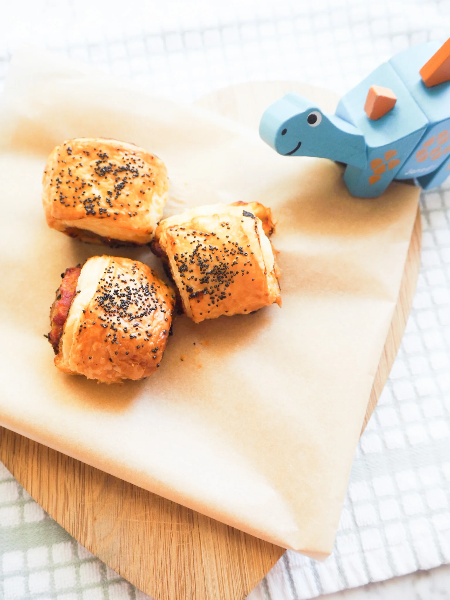 sausageroll_toy3.jpg
