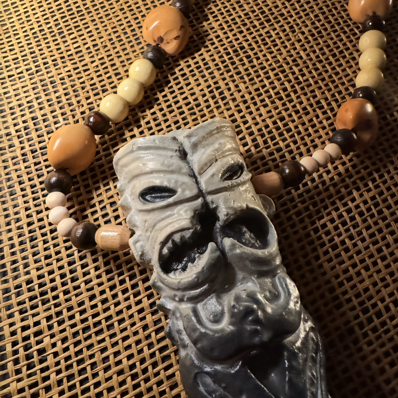 white and black 02.png