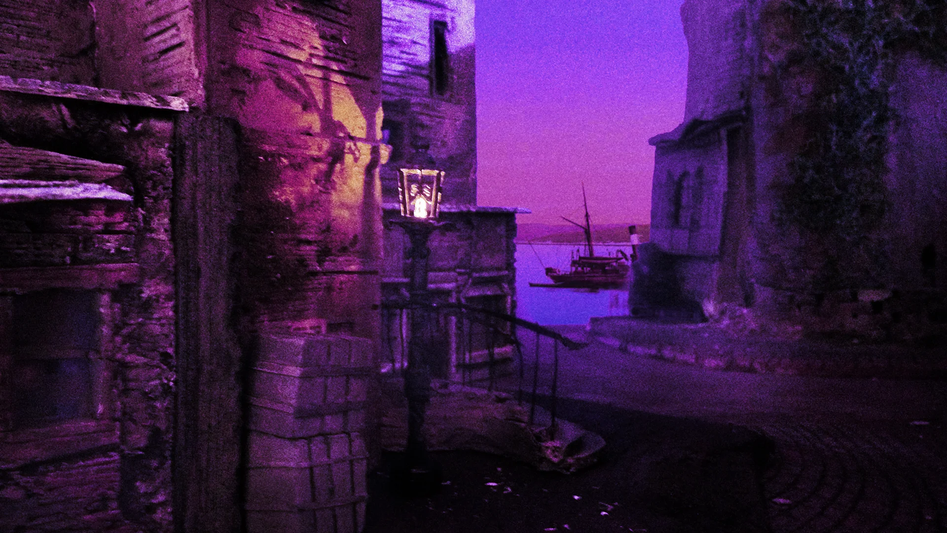 The Forbidden Room/Seances