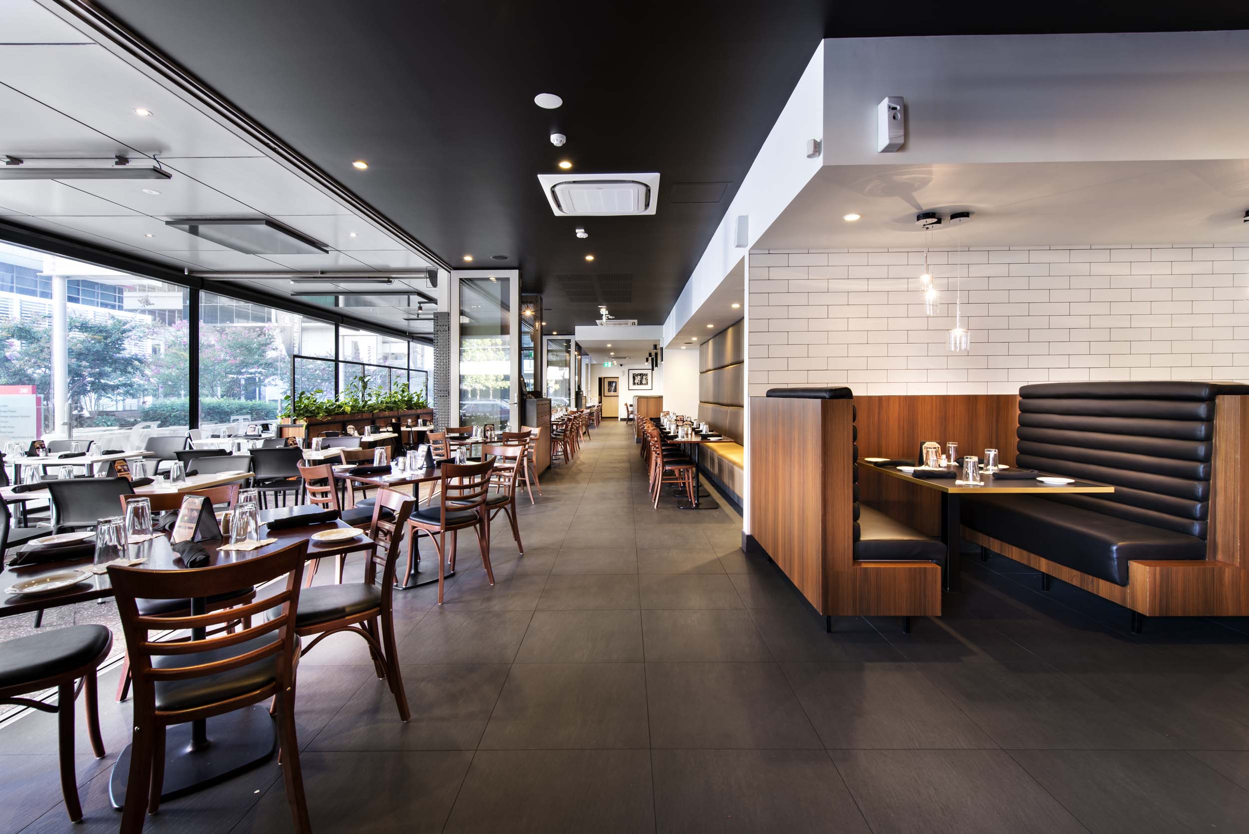 commercial-interior-tony-romas-perth-restaurant-western-australia-architecture-design-architect.jpg