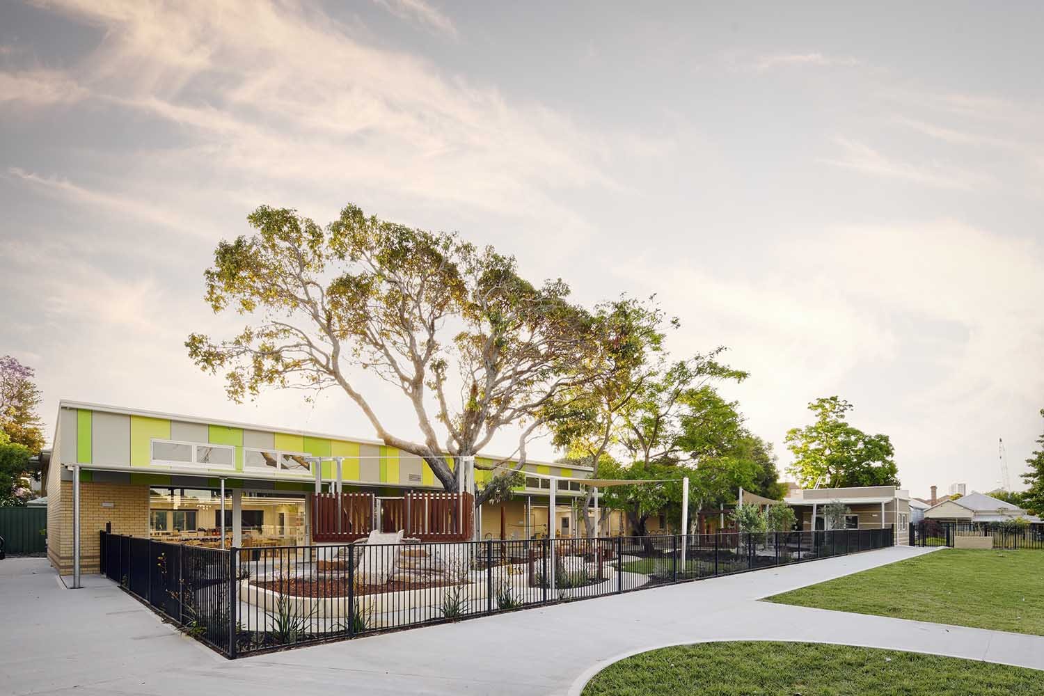 architecture_building_victoria_park_primary_school_design_exterior_facade_landscaping_playground.jpg