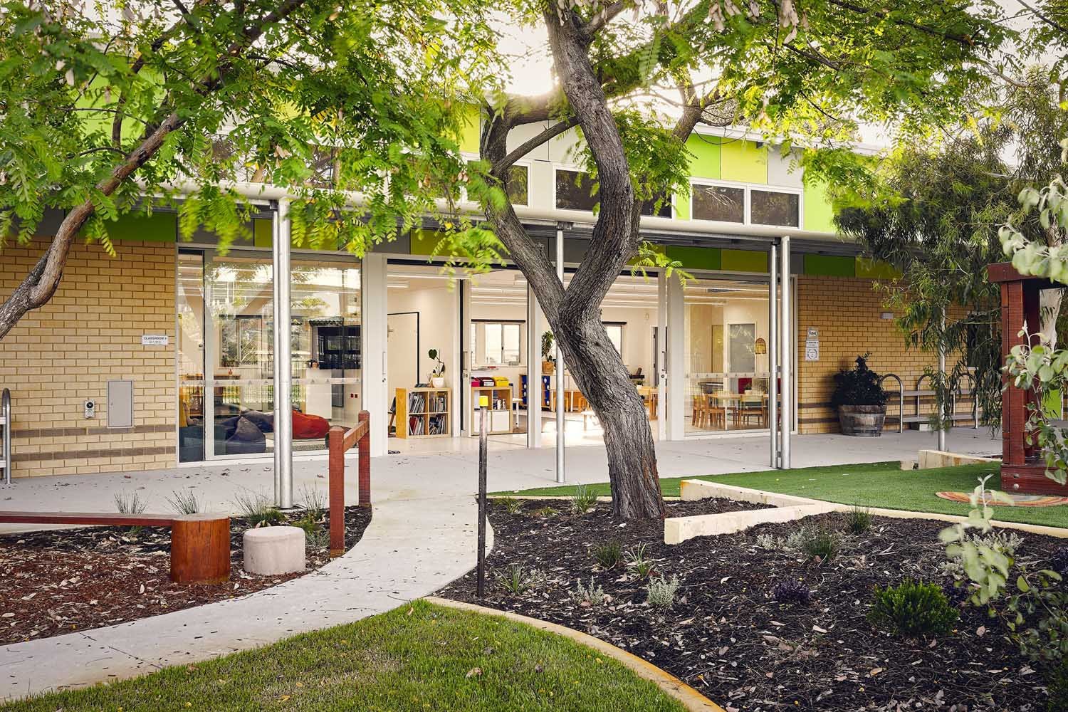 architecture_building_victoria_park_primary_school_design_exterior_facade_playground_garden_natureplay.jpg