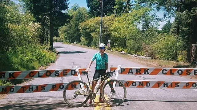 The park was closed but only to vehicles (as the NPS ranger informed us). It was great to have a little stretch of road that was completely untrafficked by cars. ✌️🌲