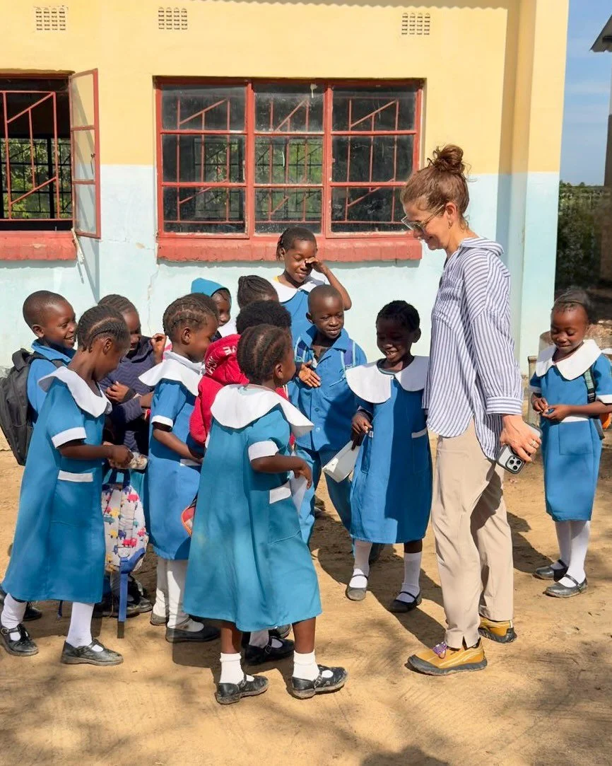 ✨ One of the most special moments of my trip to Victoria Falls was visiting Nakatindi Village and meeting these wonderful children❤️

While staying at the beautiful @aksanctuary Sussi &amp; Chuma Lodge, I saw firsthand the incredible community projec