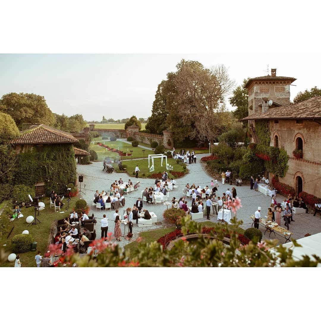 Banchetto al castello.
Banquet at the castle.
#agosto2019