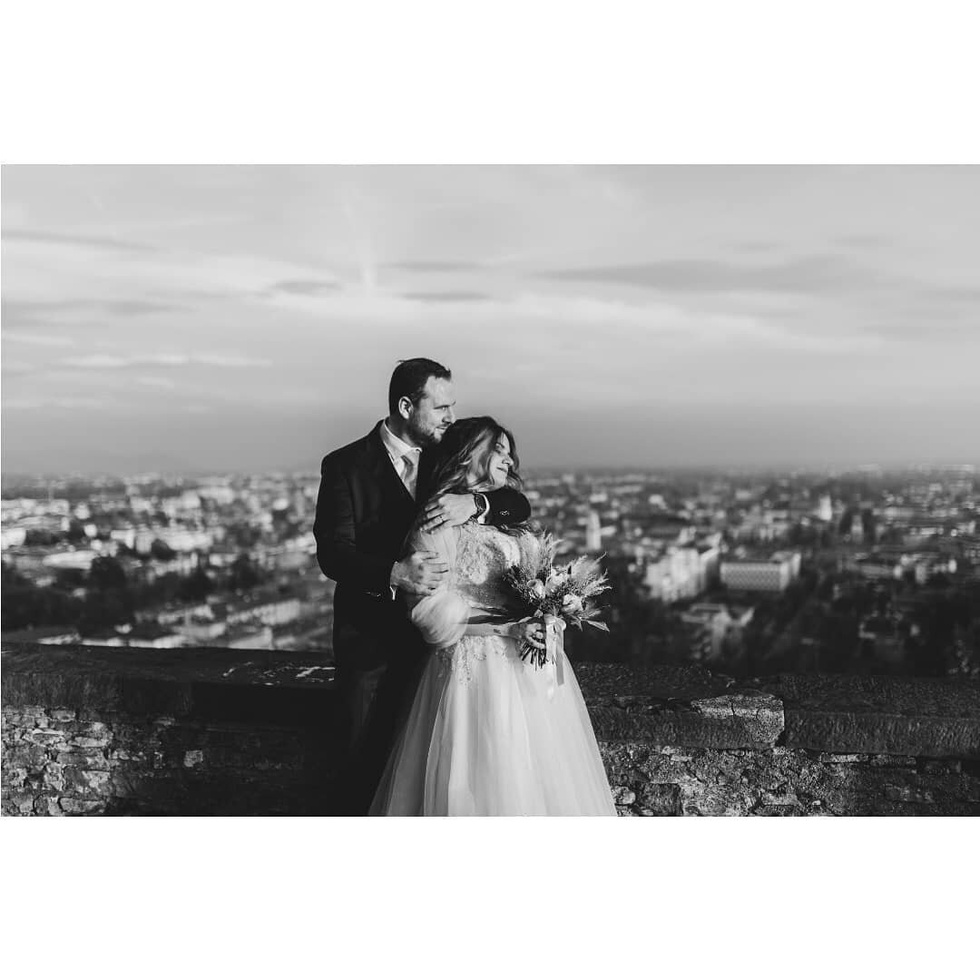 Adoro trovare il giusto feeling con gli sposi nella sessione di ritratto📸😘
I love hitting it off with the newlyweds during the portrait session
.
.
.
.
.
@decanterwedding
@nicolemilanoofficial @nicole.bridal.stylists
@missdmilano
@mauriziovalzania
