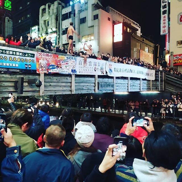 A happy new year to all out friends. Here's an Osaka tradition - jumping into the filthy river in your pants at midnight! #osaka #swimminginjapan #letsgoswimming #2020 #whynot #japan #newyear #riverswimming #dotonburi