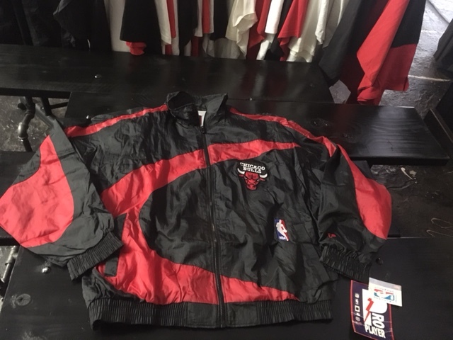 vintage chicago bulls windbreaker