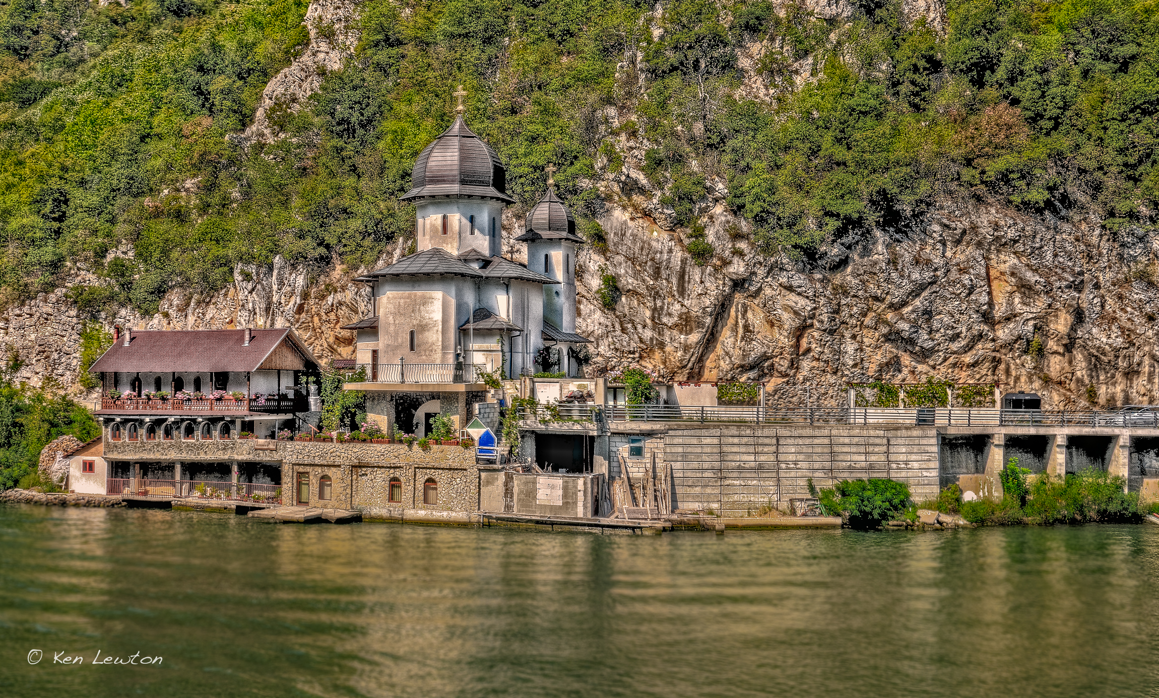 DSC01126-Edit_7-Edit_8-Edit_tonemapped.jpg