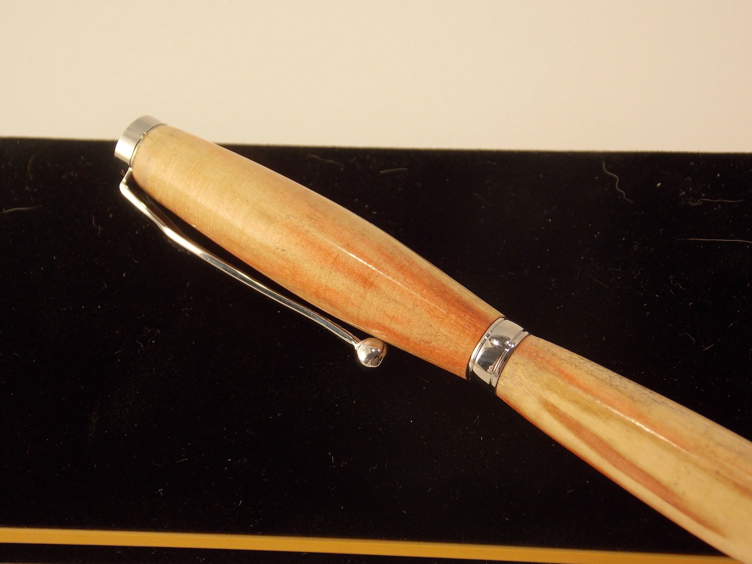 Salon D Green-ACBVI-Peachy Wood Pen-Top Clip View.JPG