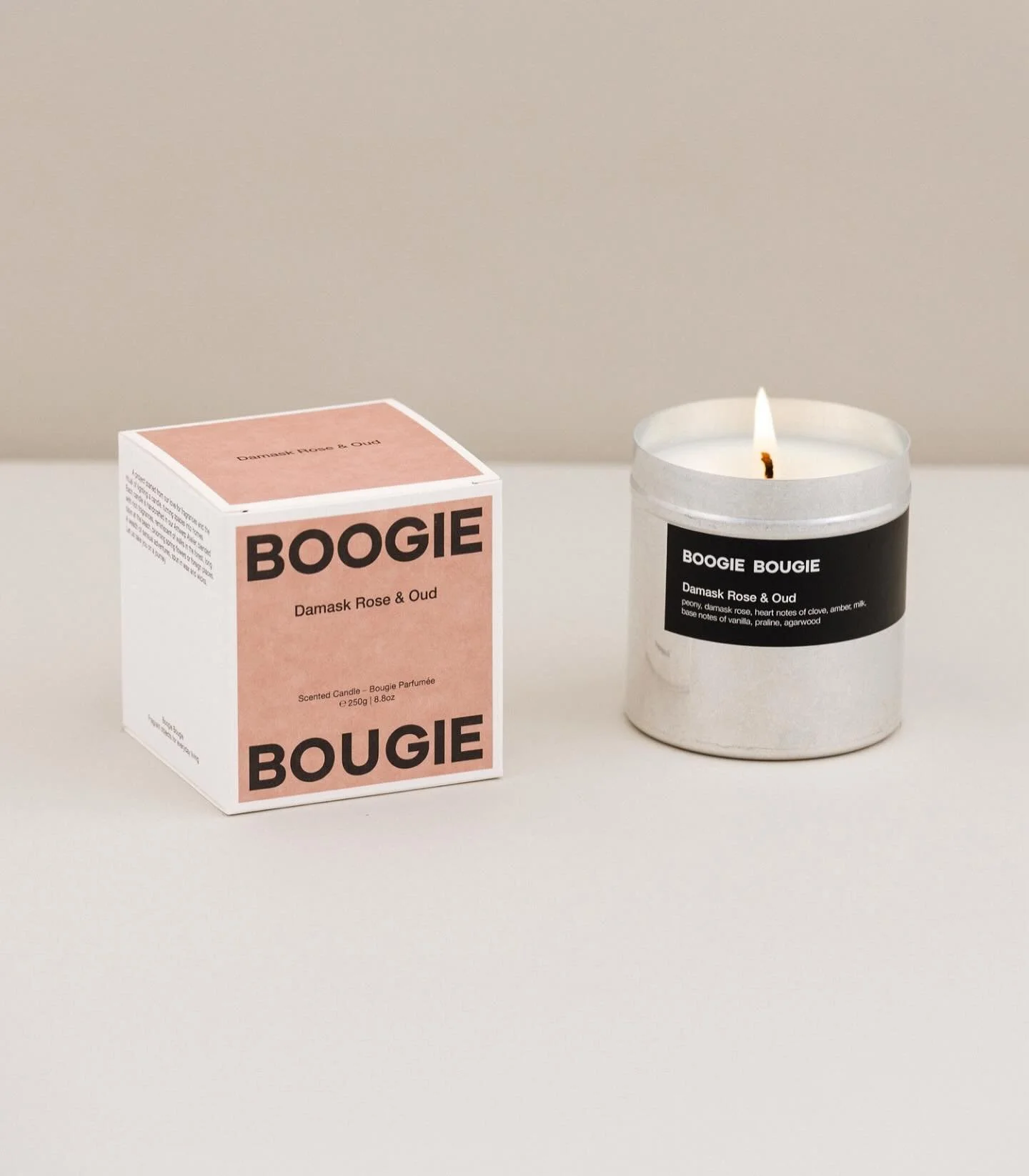 A scented candle with heavenly top notes of peony, damask rose, heart notes of clove, amber, milk, base notes of vanilla, praline, agarwood.

Mmm&hellip; can you imagine this smell?

#interior#interieur#interieurshop#interiorshop#geurkaars#scentedcan