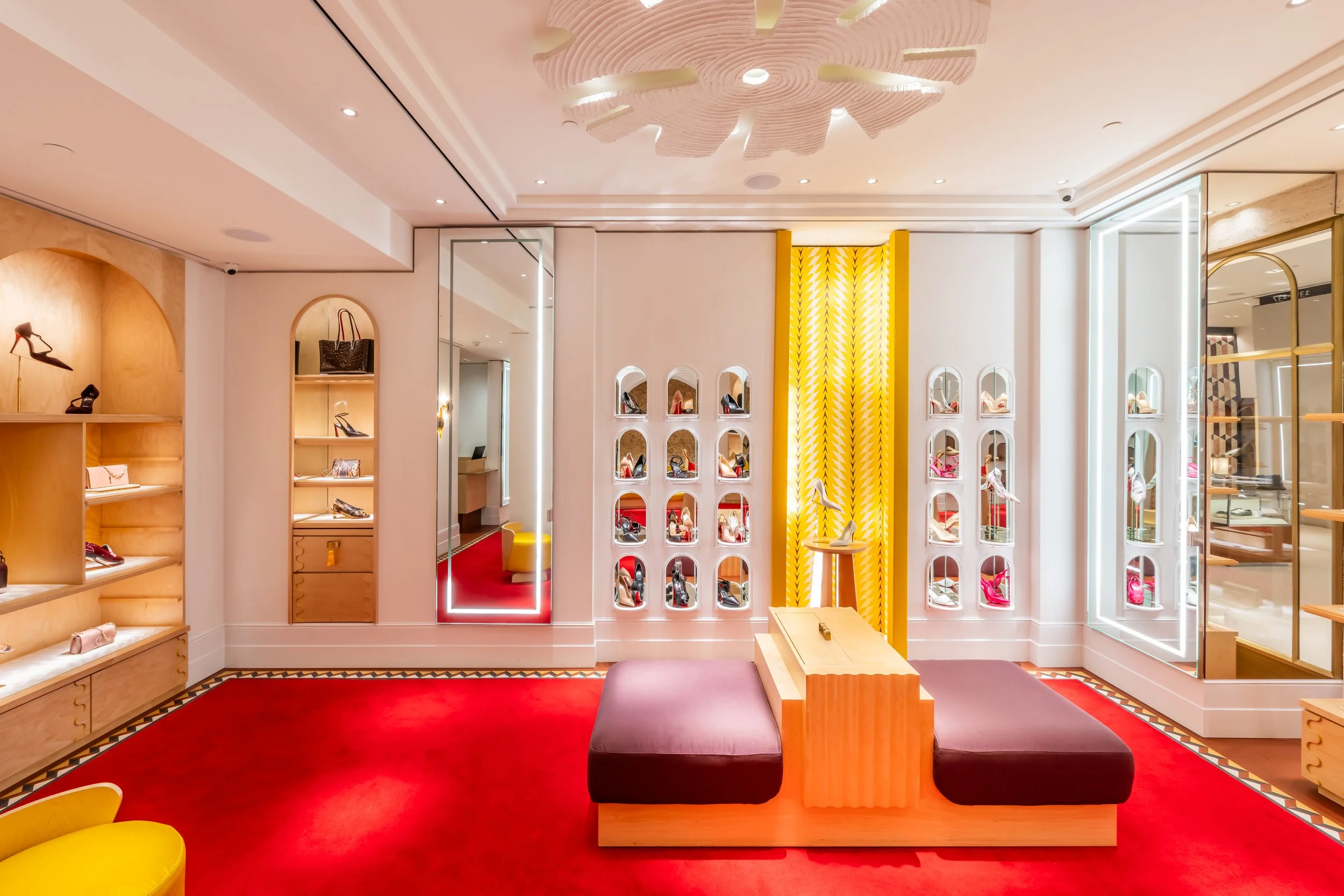 LIGHTSOURCE-Christian-Louboutin_2025_Metro-Arquitetos_Marina-Lodi_Nina-Morelli_Gianfranco-Vacani_4.jpg