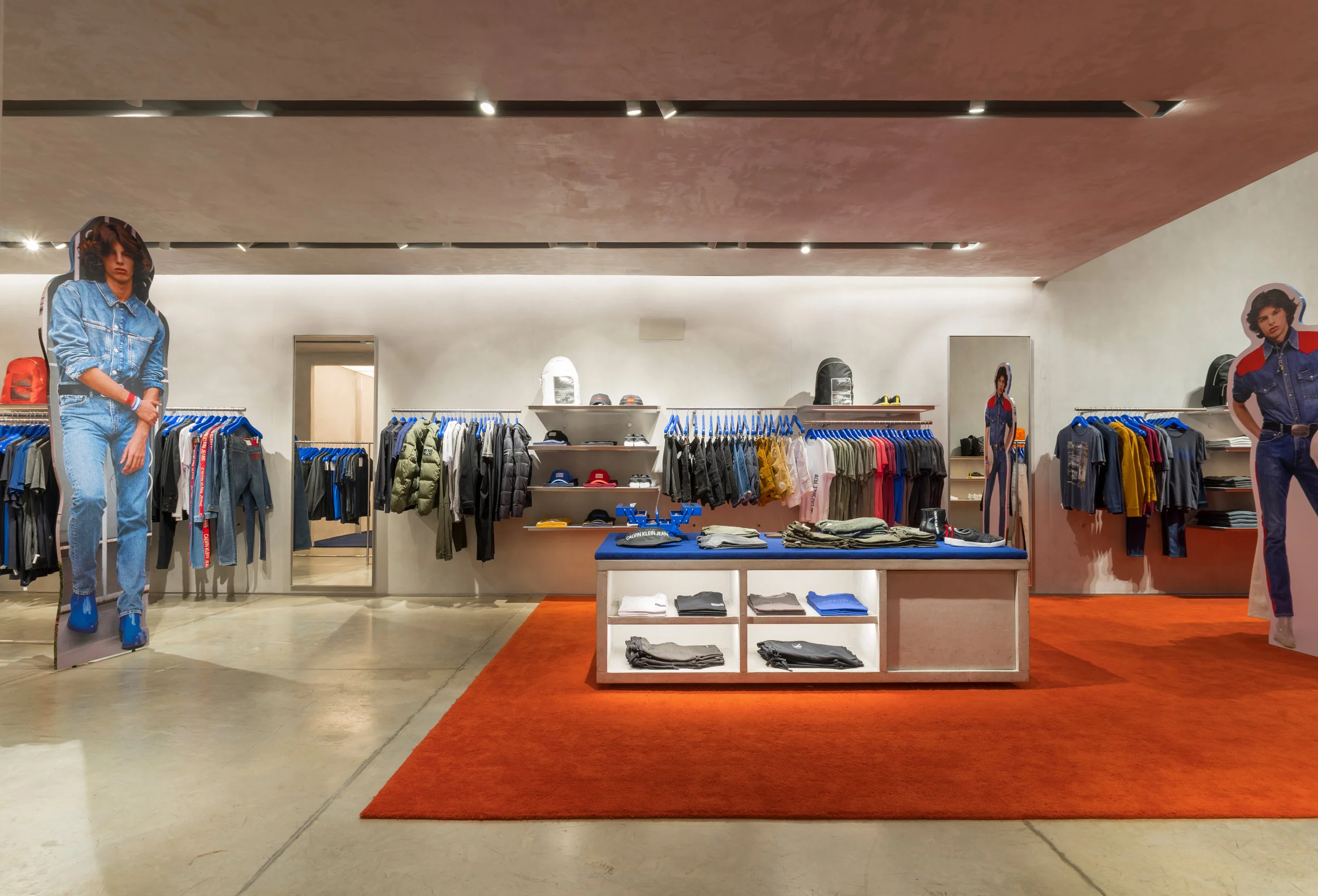 LIGHTSOURCE_CK-Flagship-Oscar-Freire-2018_MS+M-Associados_TadeuMelegatti_009.jpg