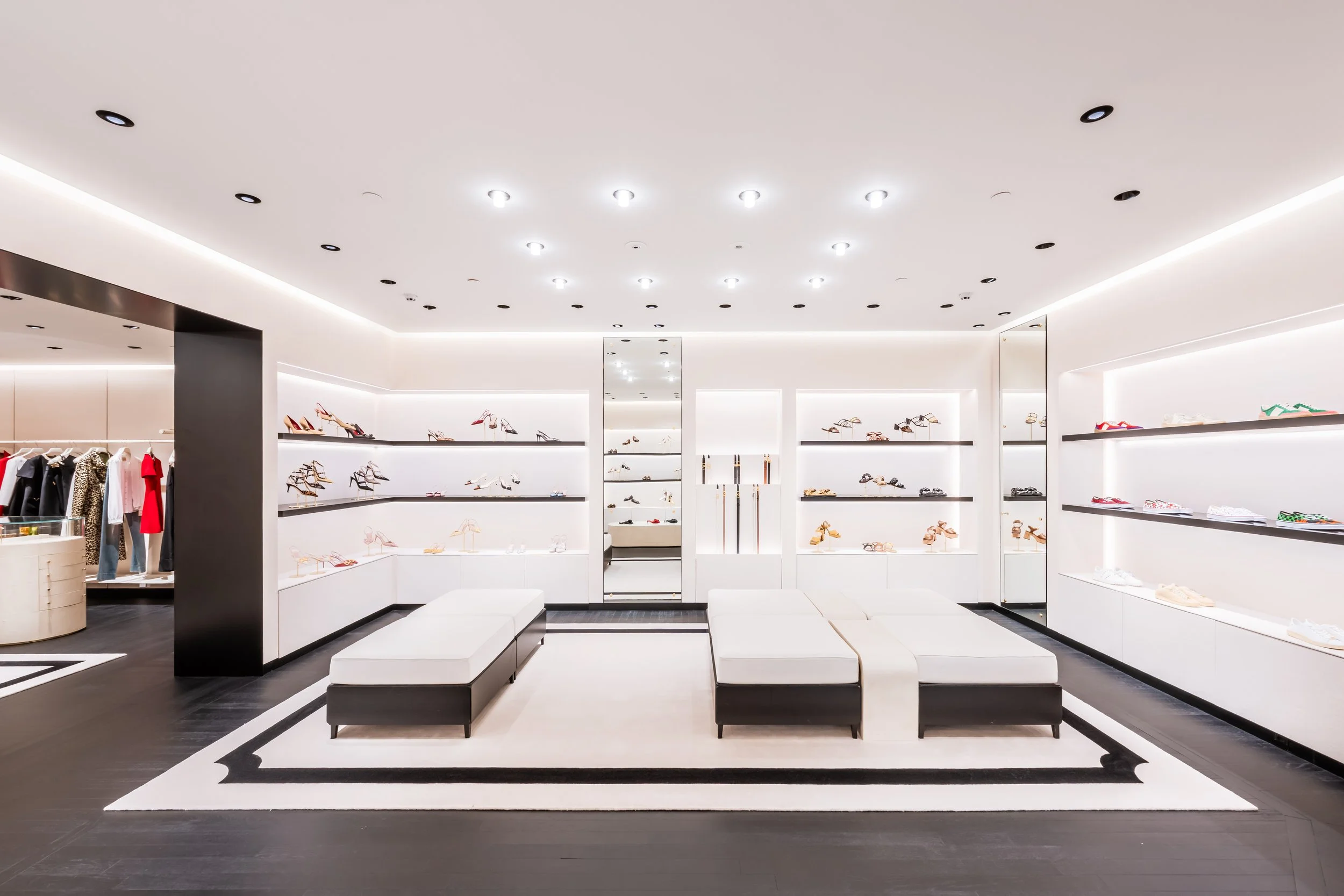 LIGHTSOURCE-Valentino-iguatemi_2025_Patricia-Martinez-Arquitetura_Mauricio-Moreno_7.jpg