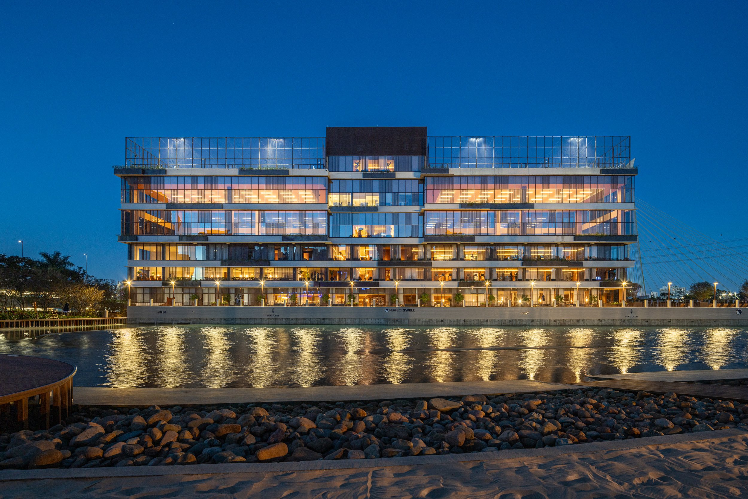 LIGHTSOURCE-São-Paulo-Surf-Club_2026-PSA_Bergamin_Mingrone-Iluminação_Pedro-Mascaro_capa.jpg.jpg