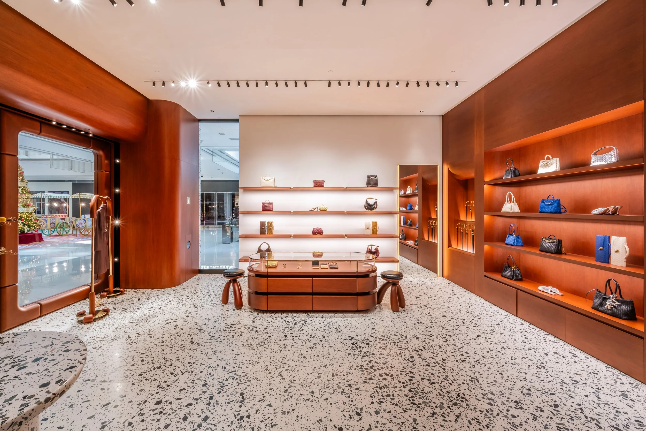 LIGHTSOURCE-Bottega-Veneta_2025-_Lisa-Marchesi-Studio_Mauricio-Moreno.jpg