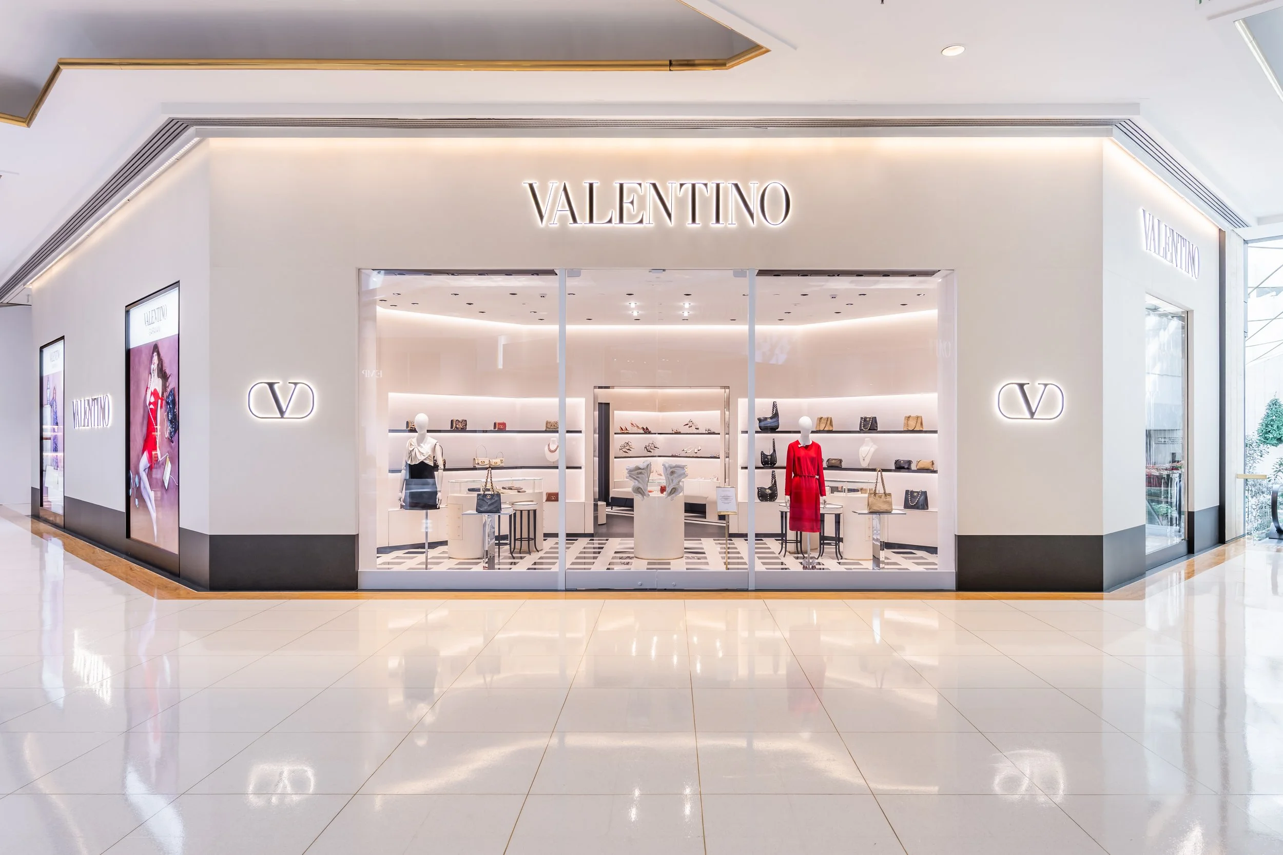 LIGHTSOURCE-Valentino-iguatemi_2025_Patricia-Martinez-Arquitetura_Mauricio-Moreno_1.jpg