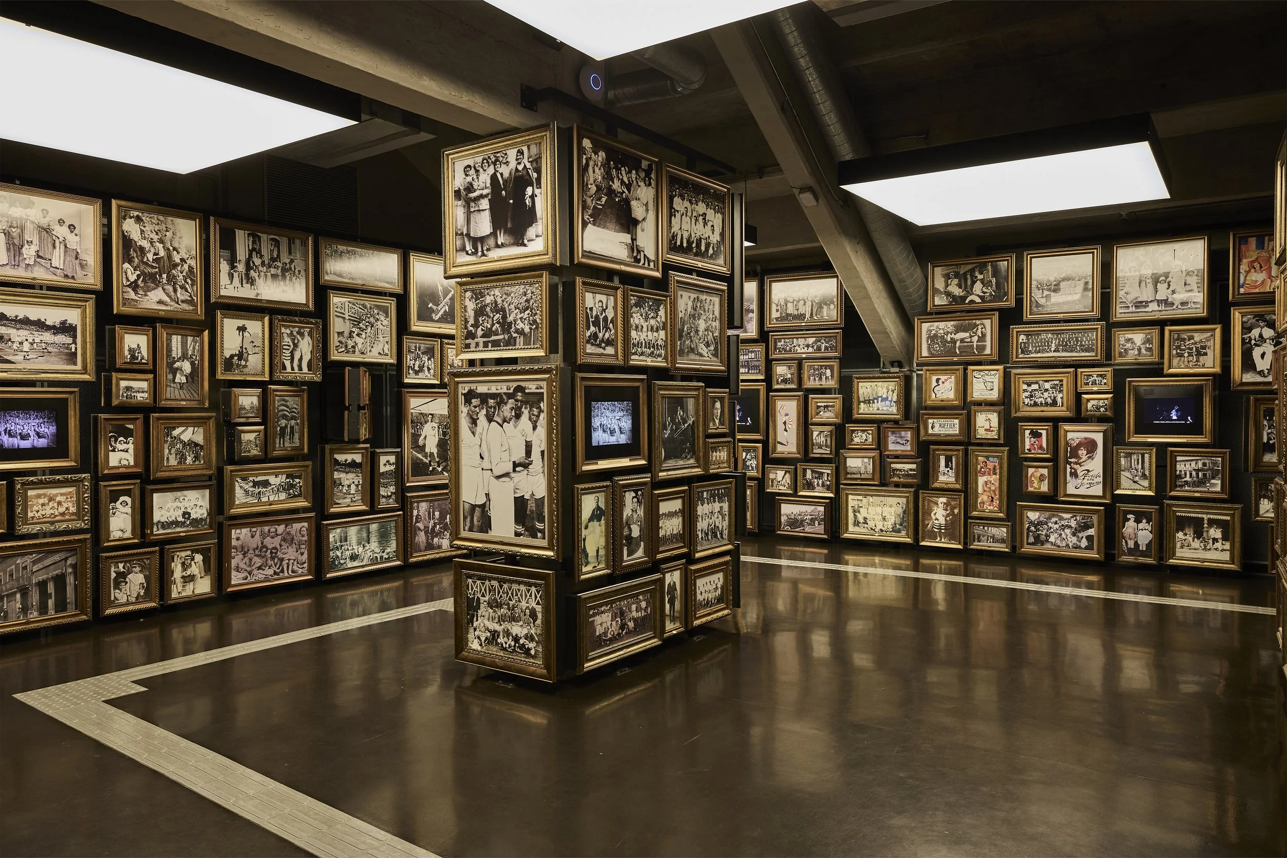 LIGHTSOURCE-Museu-do-futebol_2024_Arnaldo-Dumont-Villares_Ricardo-Severo_Mauro-Munhoz_FernandesAA_Fernanda-Carvalho_Feco-Hamburguer_5.jpg