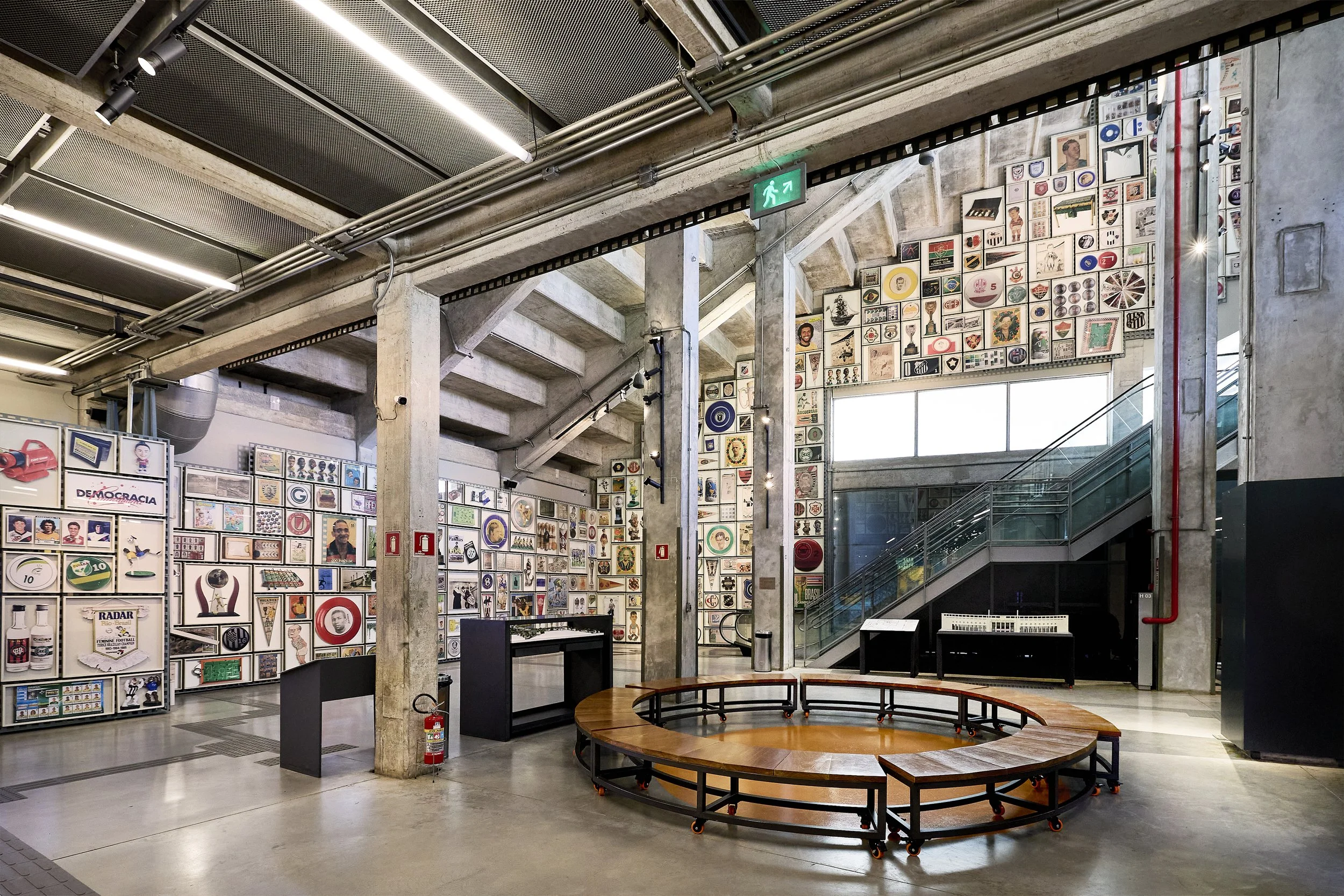 LIGHTSOURCE-Museu-do-futebol_2024_Arnaldo-Dumont-Villares_Ricardo-Severo_Mauro-Munhoz_FernandesAA_Fernanda-Carvalho_Feco-Hamburguer_1.jpg