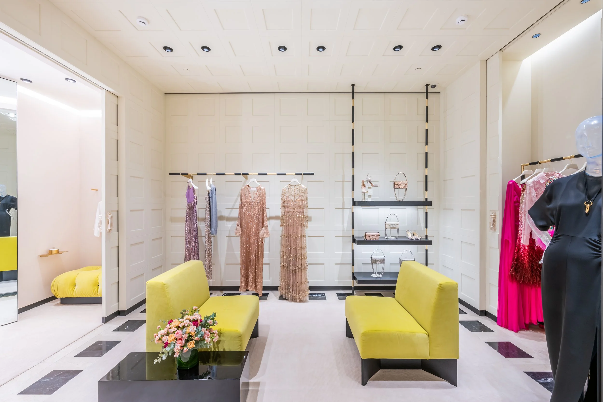 LIGHTSOURCE-Valentino-cidade-jardim_2024_Patricia-Martinez-Arquitetura_Mauricio-Moreno_6.jpg