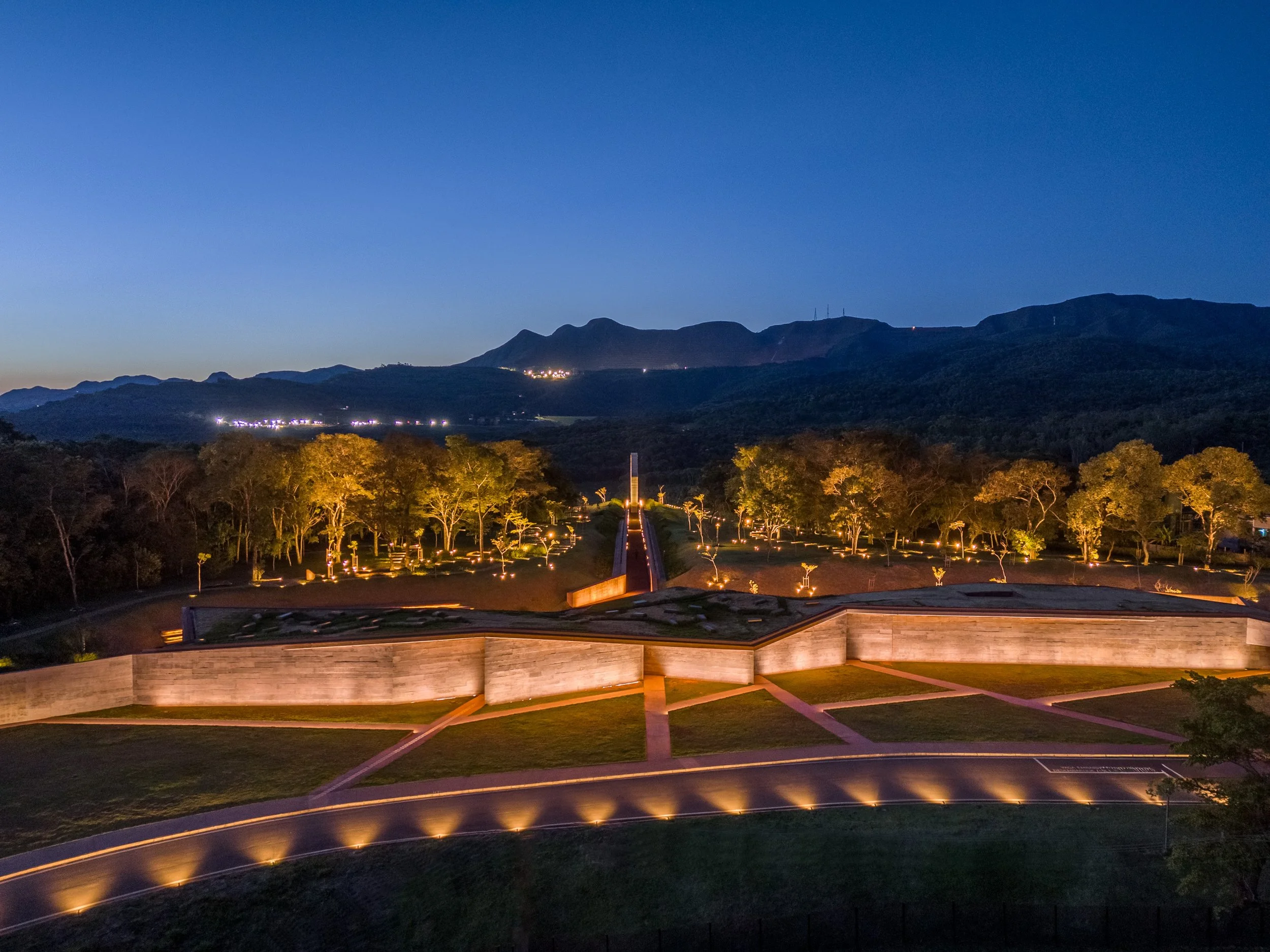 LIGHTSOURCE-Memorial-Brumadinho_2026-GPA&A_Atiaia-Design_Pedro-Mascaro_1.jpg.jpg