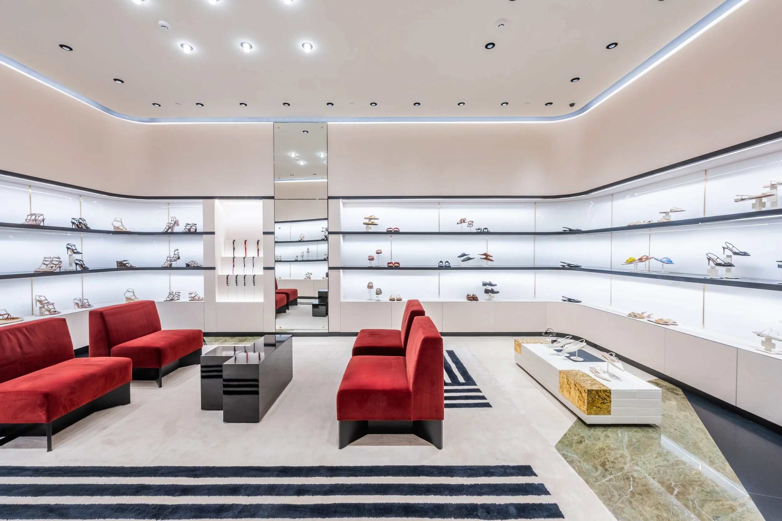 LIGHTSOURCE-Valentino-cidade-jardim_2024-Paula-Martinez-Arquitetura_Mauricio-Moreno_9.jpg
