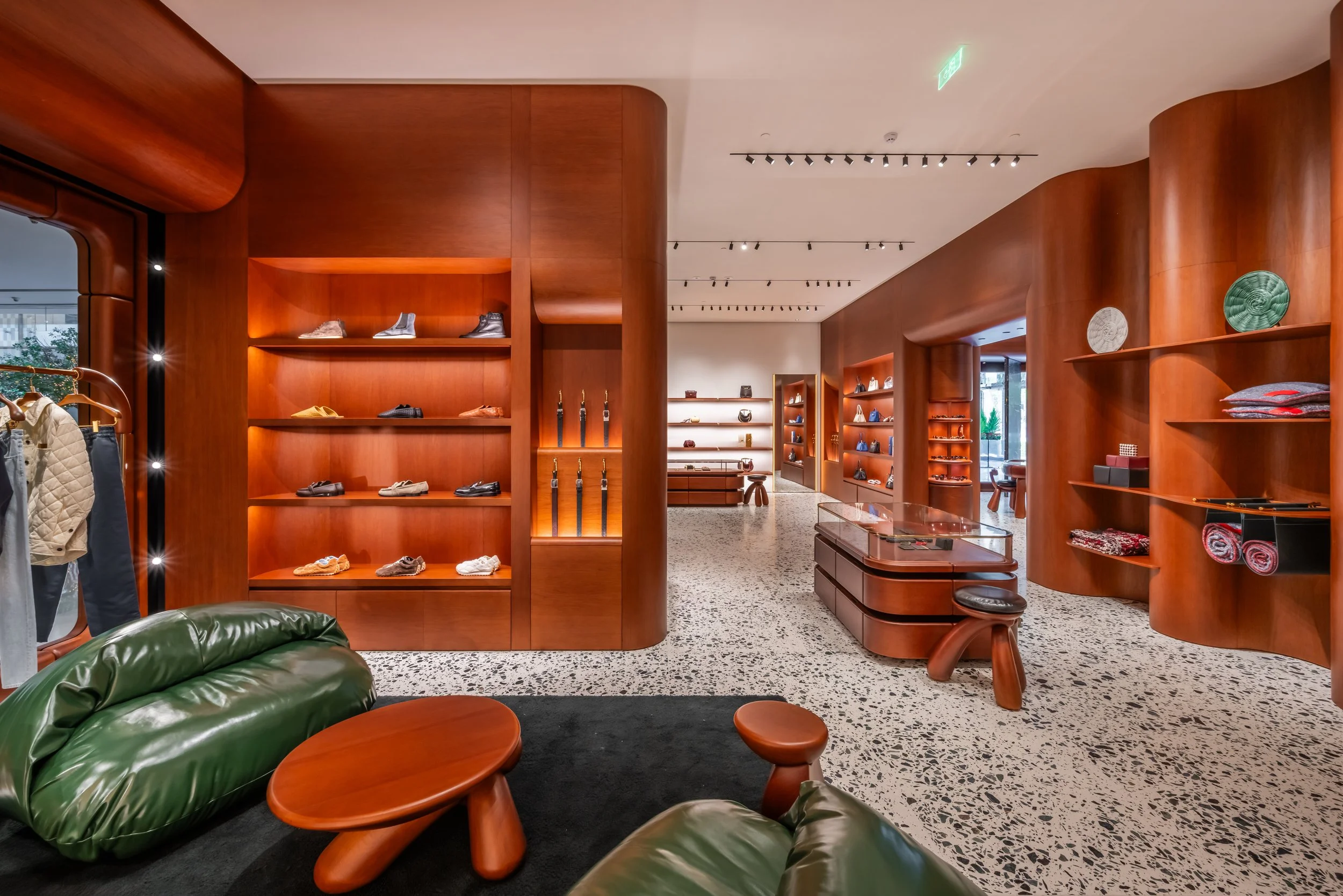 LIGHTSOURCE-Bottega-Veneta_2025-_Lisa-Marchesi-Studio_Mauricio-Moreno_4.jpg