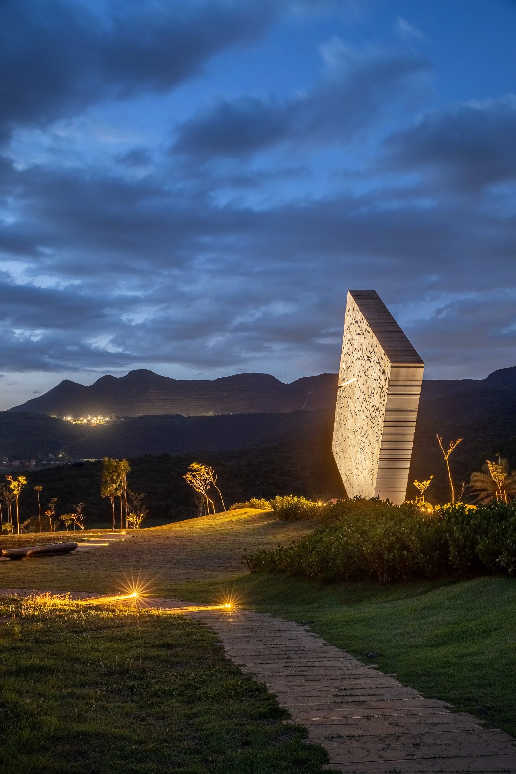 LIGHTSOURCE-Memorial-Brumadinho_2026-GPA&A_Cesar-de-Ramires_Atiaia-Design_Pedro-Mascaro_2.jpg