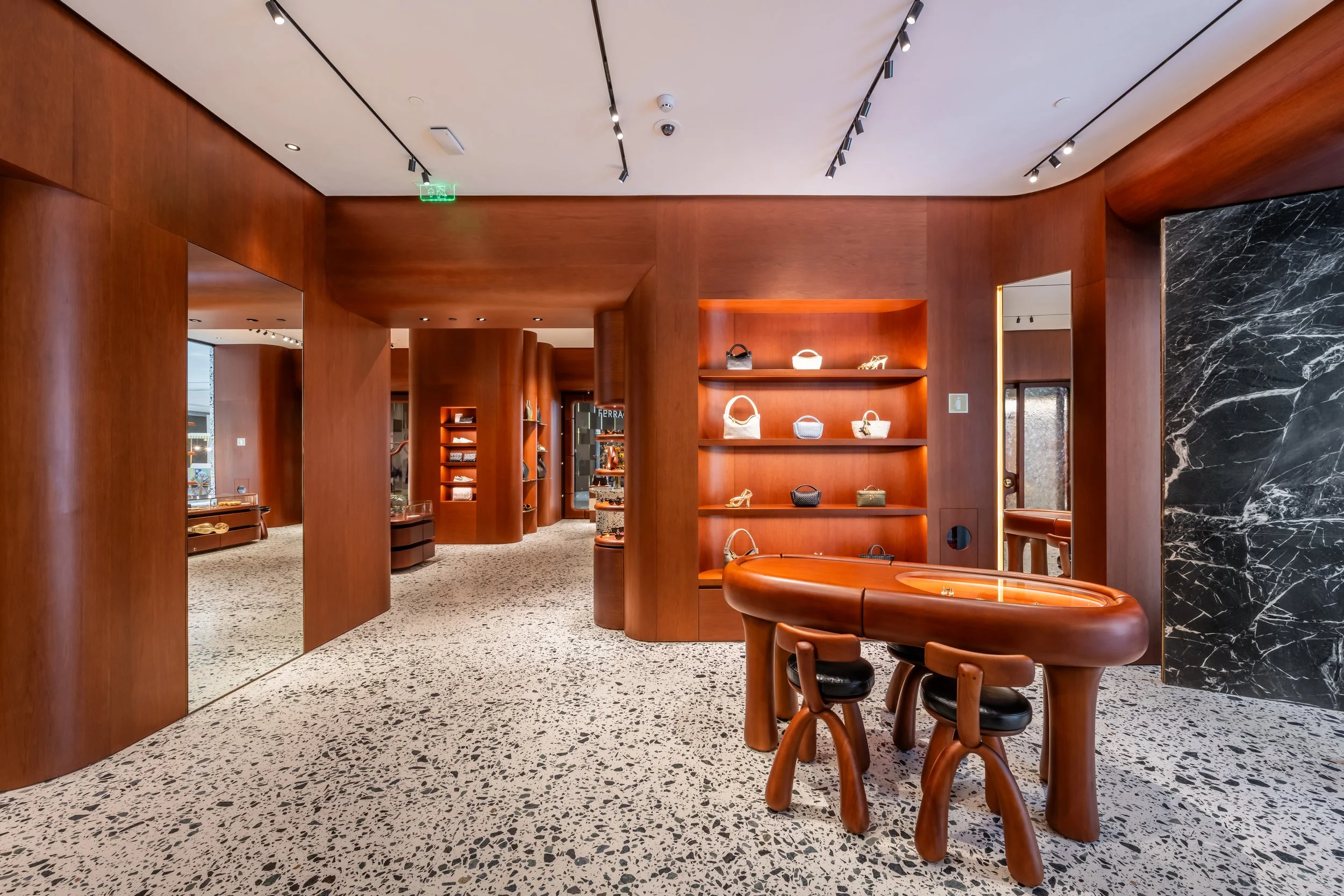 LIGHTSOURCE-Bottega-Veneta_2025-_Lisa-Marchesi-Studio_Mauricio-Moreno_6.jpg