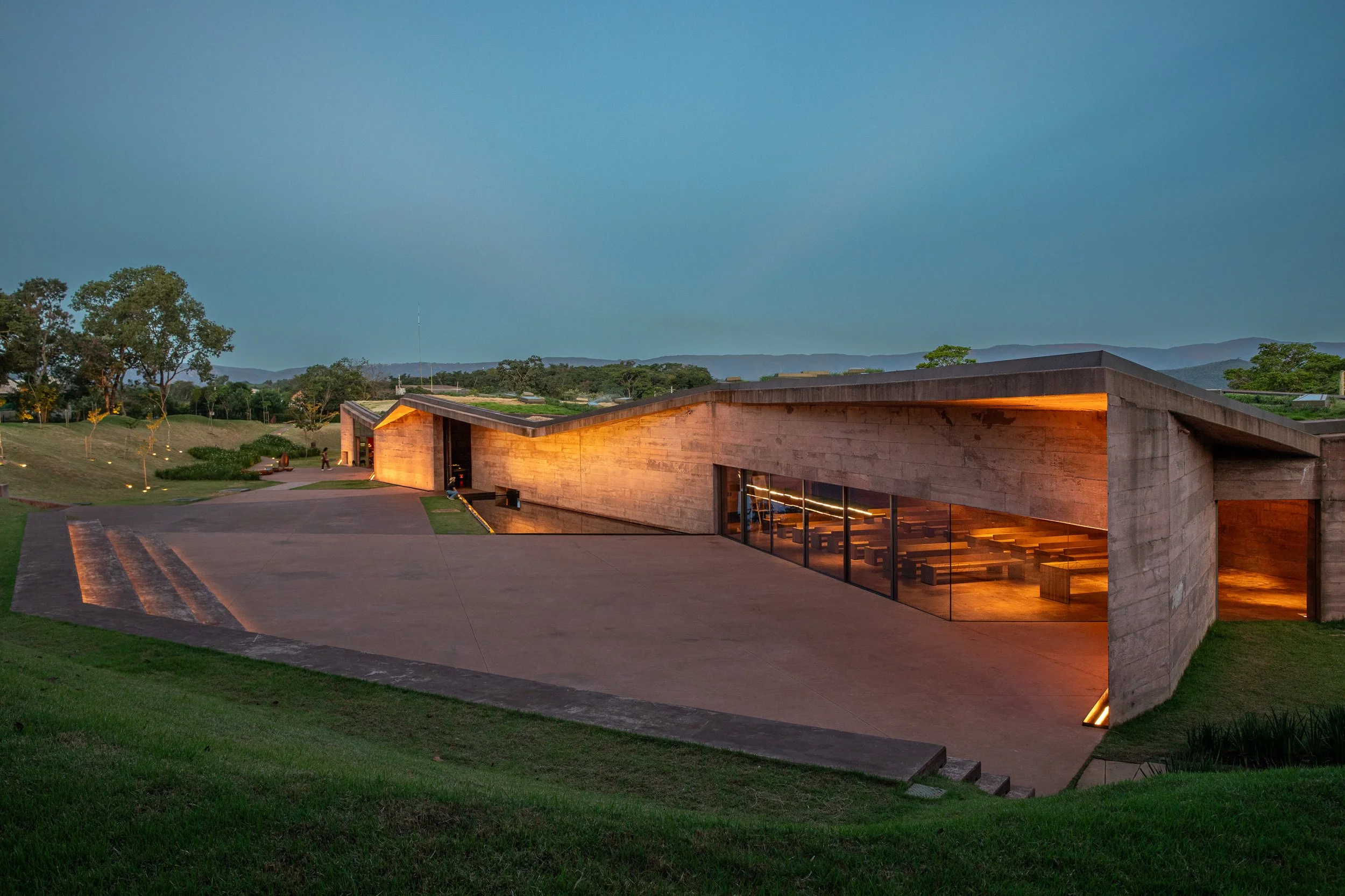 LIGHTSOURCE-Memorial-Brumadinho_2026-GPA&A_Cesar-de-Ramires_Atiaia-Design_Pedro-Mascaro_11.jpg