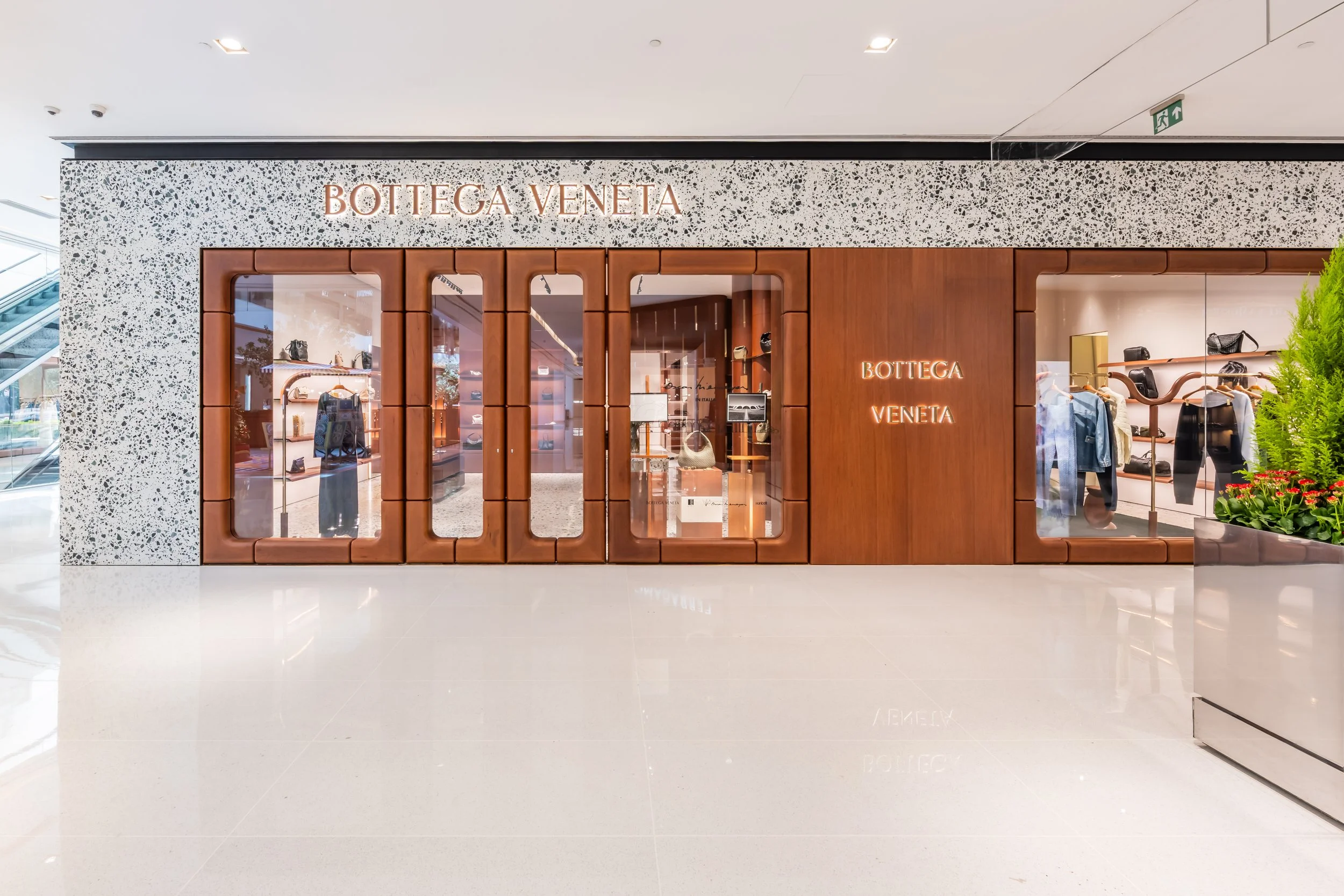 LIGHTSOURCE-Bottega-Veneta_2025-_Lisa-Marchesi-Studio_Mauricio-Moreno_2.jpg