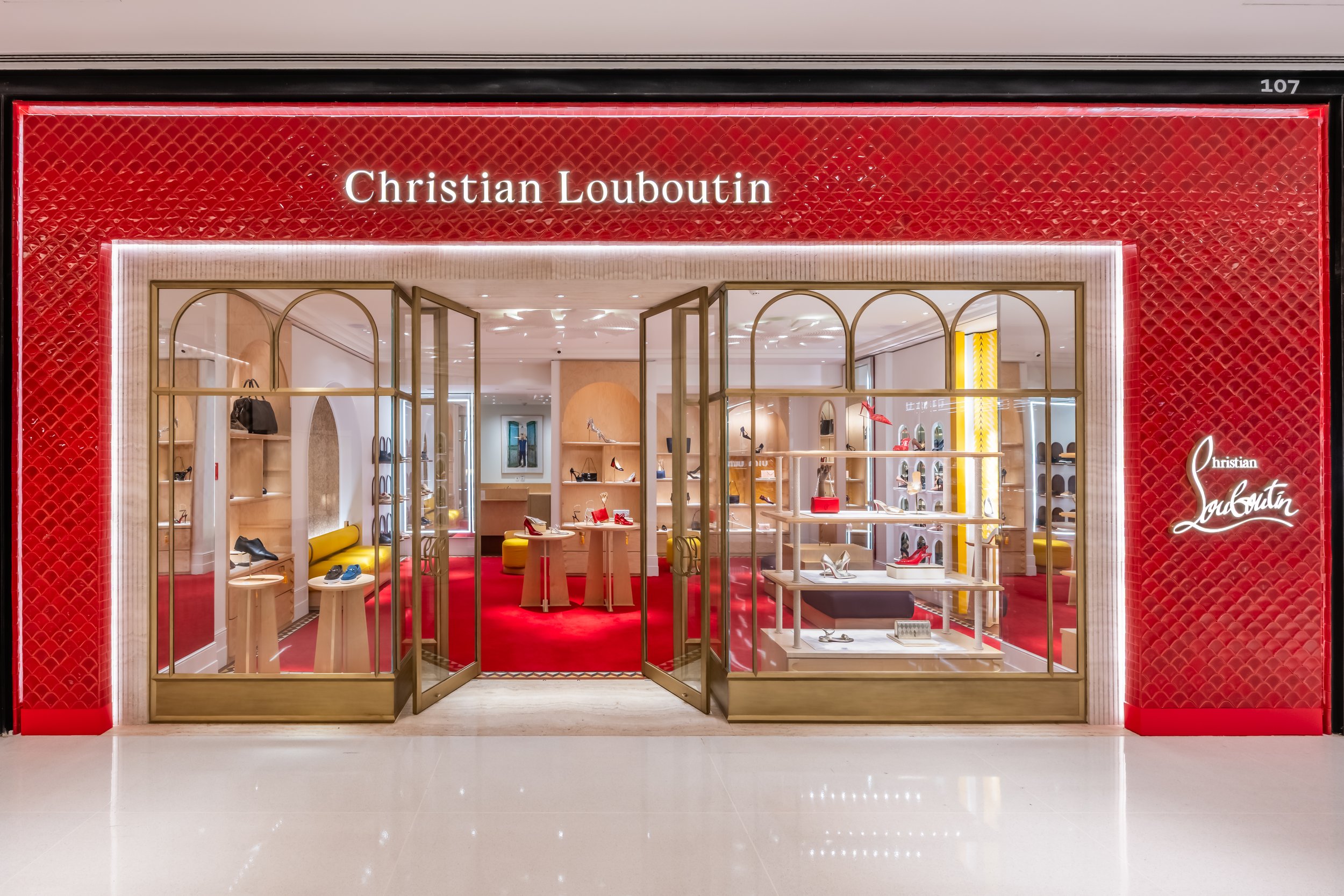 LIGHTSOURCE-Christian-Louboutin_2025_Metro-Arquitetos_Marina-Lodi_Nina-Morelli_Gianfranco-Vacani_1.jpg
