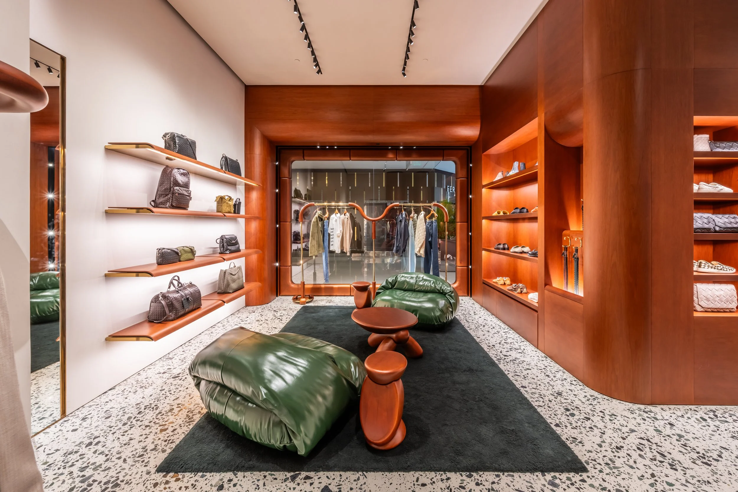 LIGHTSOURCE-Bottega-Veneta_2025-_Lisa-Marchesi-Studio_Mauricio-Moreno_1.jpg