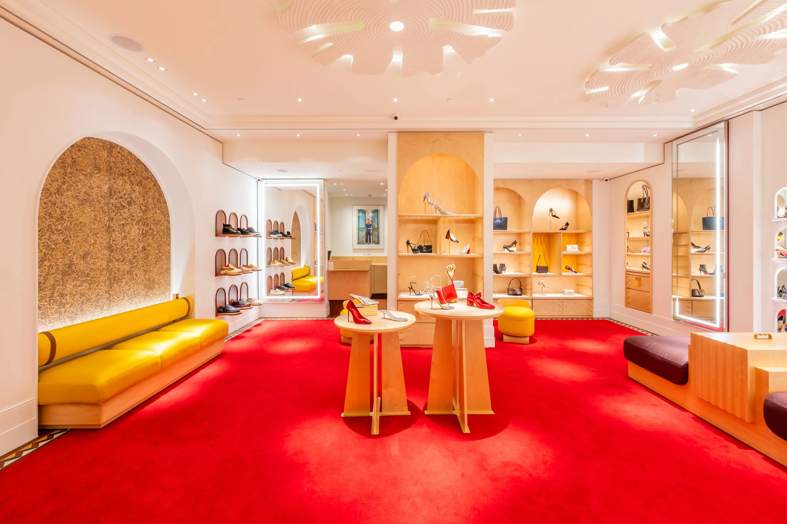 LIGHTSOURCE-Christian-Louboutin_2025_Metro-Arquitetos_Marina-Lodi_Nina-Morelli_Gianfranco-Vacani_2.jpg