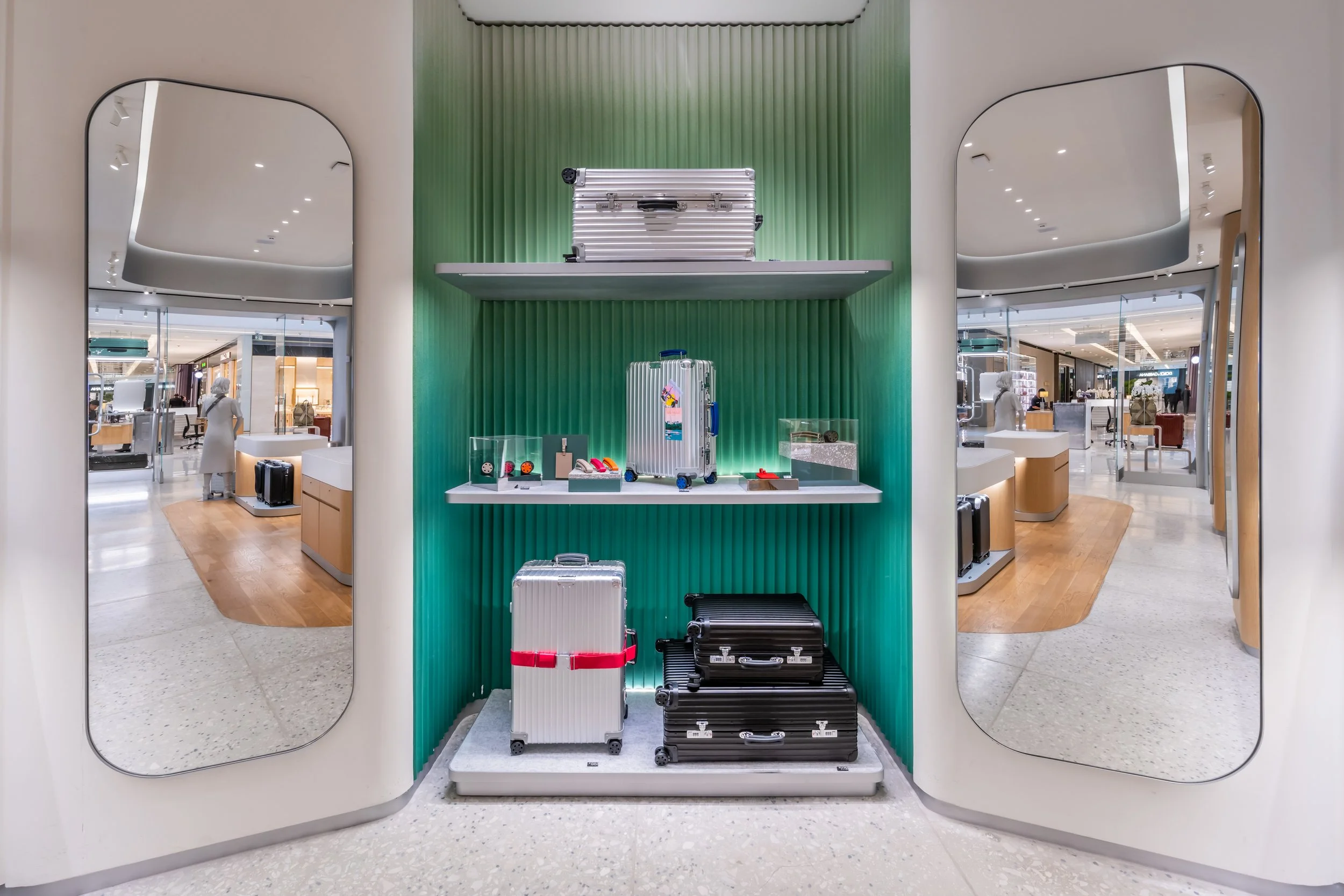LIGHTSOURCE-Rimowa_2025_Luciana-Morita-Arquitetura_Mauricio-Moreno_7.jpg