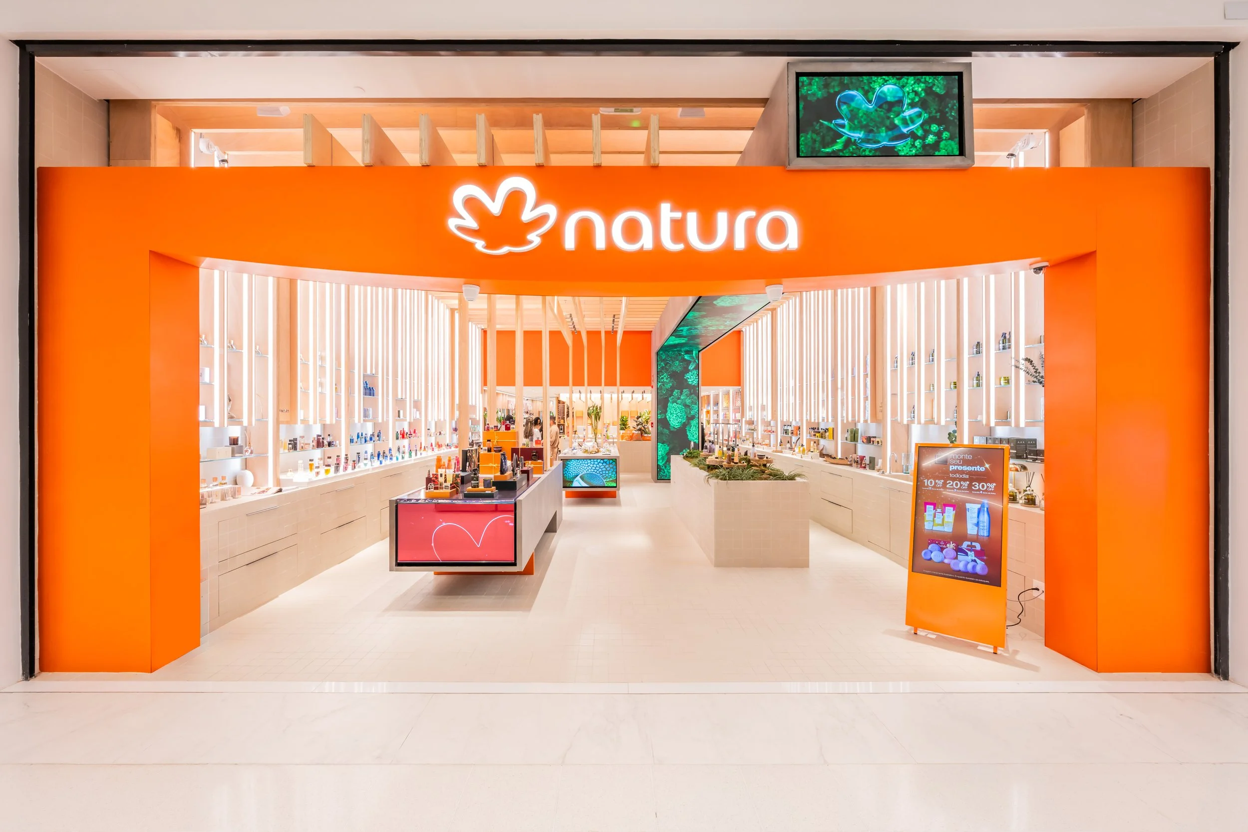 LIGHTSOURCE-Natura-Flagship_2025_Estudio-Carlos-Fortes_Mauricio-Moreno_1.jpg