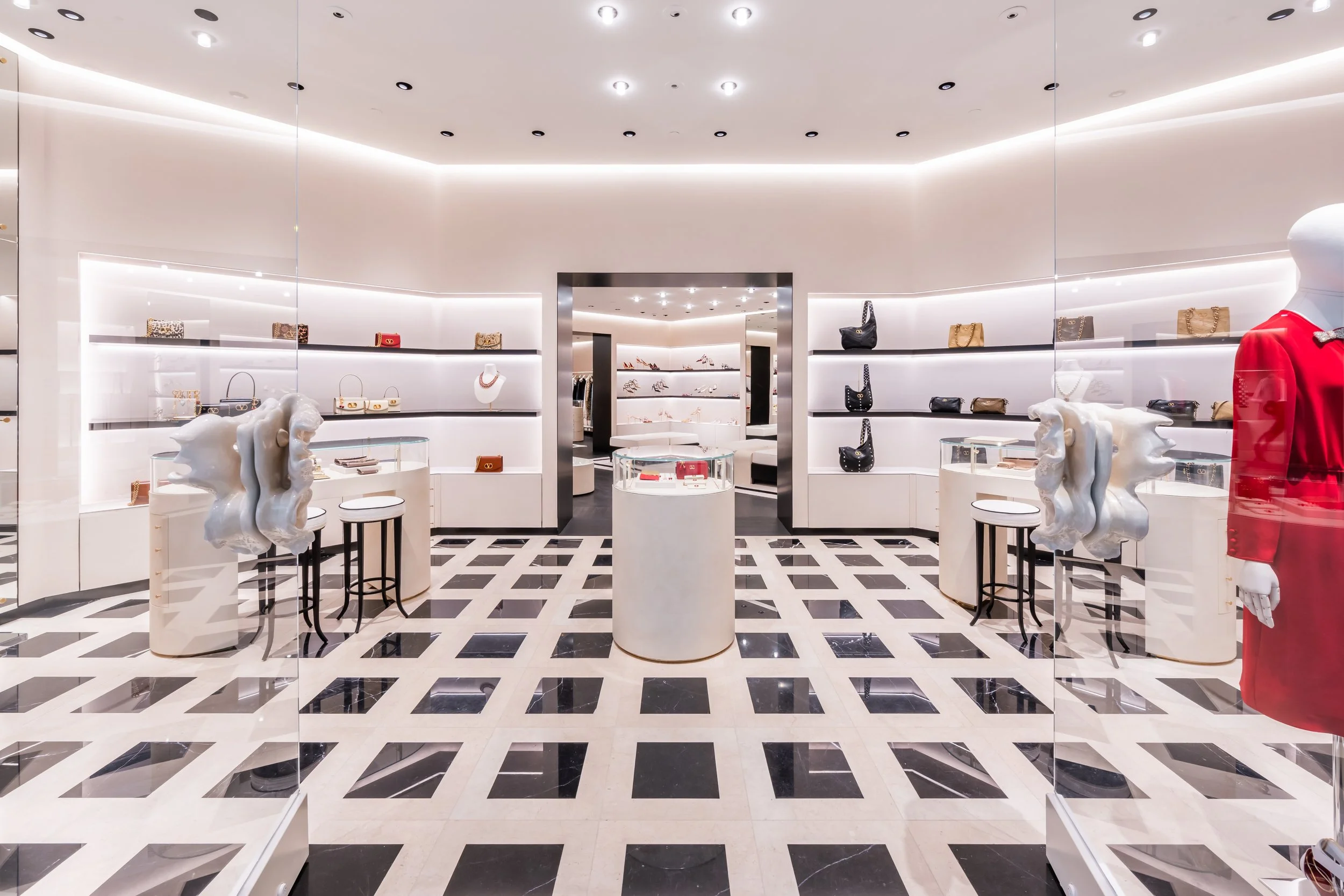LIGHTSOURCE-Valentino-iguatemi_2025_Patricia-Martinez-Arquitetura_Mauricio-Moreno.jpg