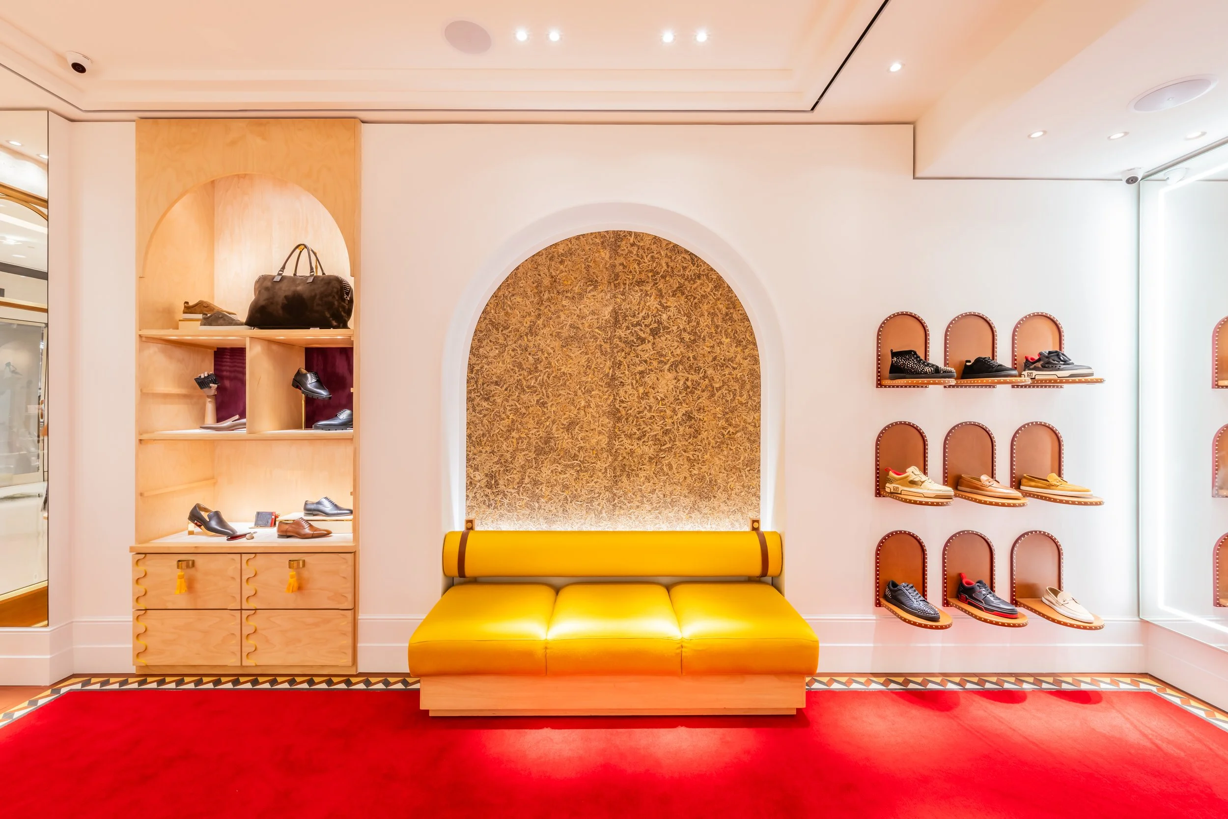 LIGHTSOURCE-Christian-Louboutin_2025_Metro-Arquitetos_Marina-Lodi_Nina-Morelli_Gianfranco-Vacani.jpg