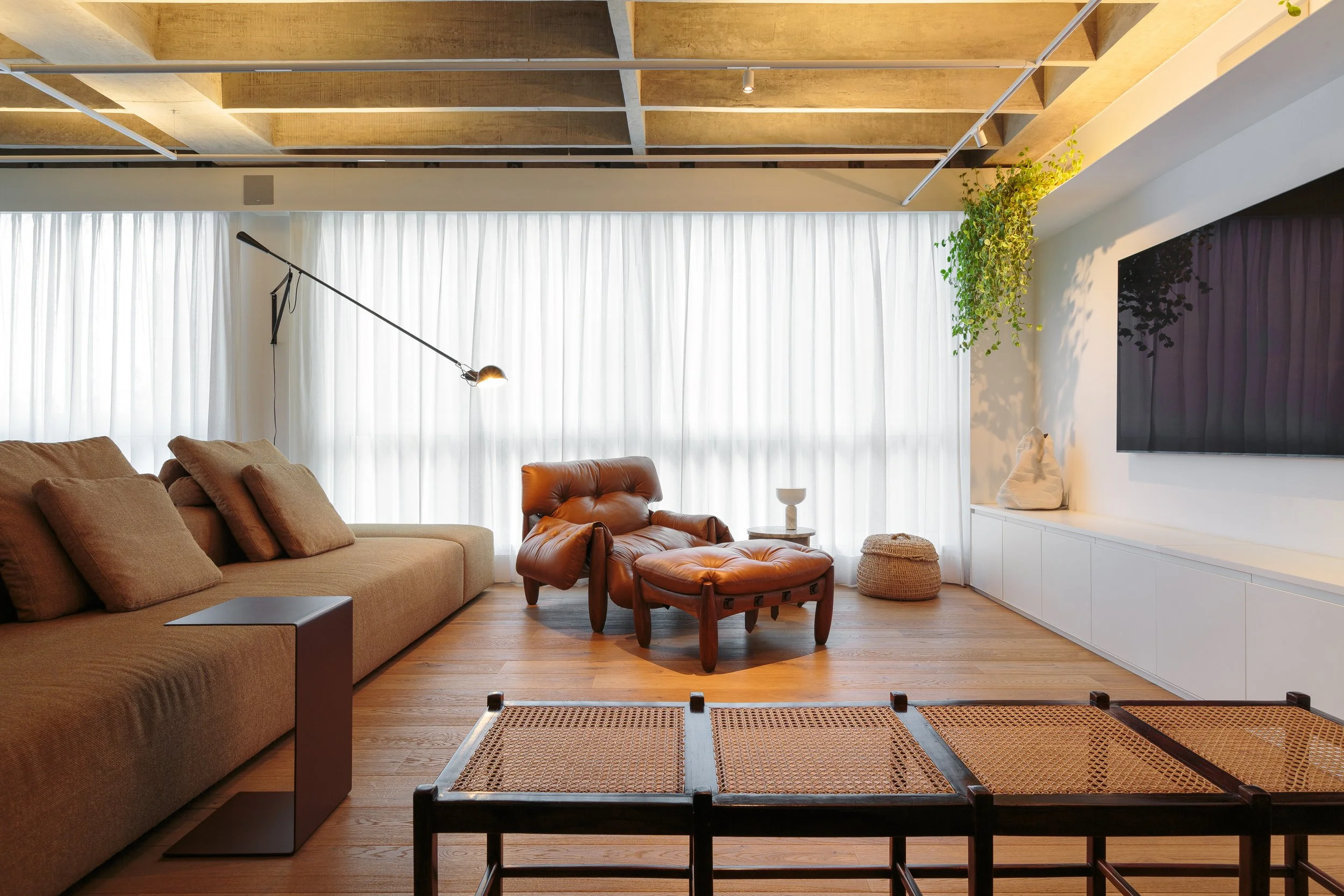 LIGHTSOURCE-Apartamento-ANC_2025_Renata-Gaia_Marina-Lodi_Nina-Morelli_Felco_1.jpg