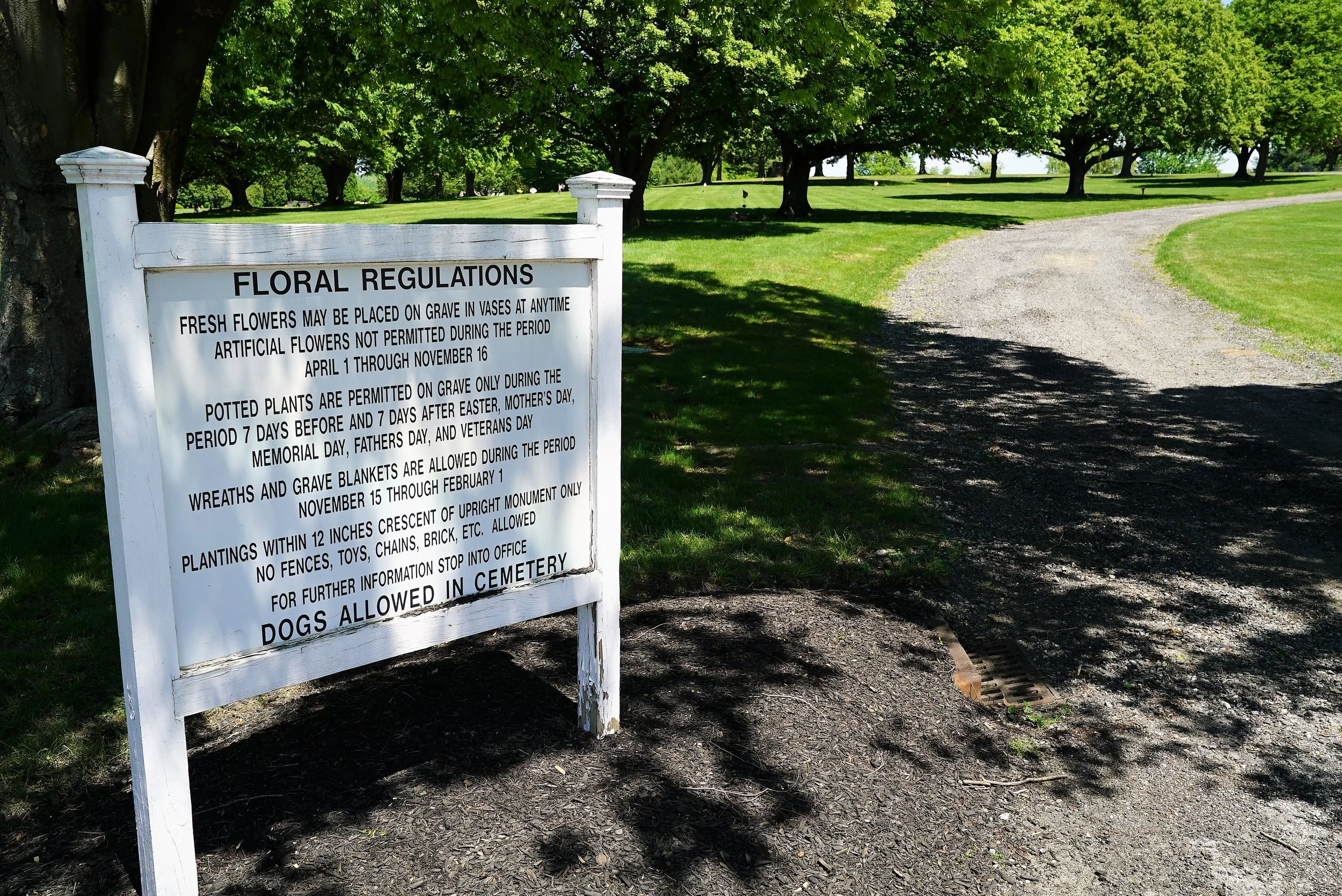 Floral rules posted at the entrance. Philadelphia Memorial Park Cemetery. Frazer, PA.