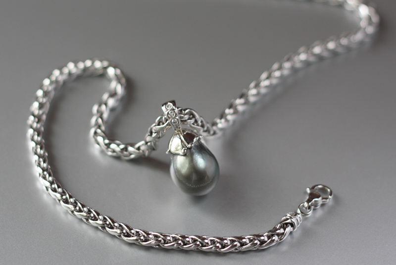   14k white gold necklace with large tahitian pearl  