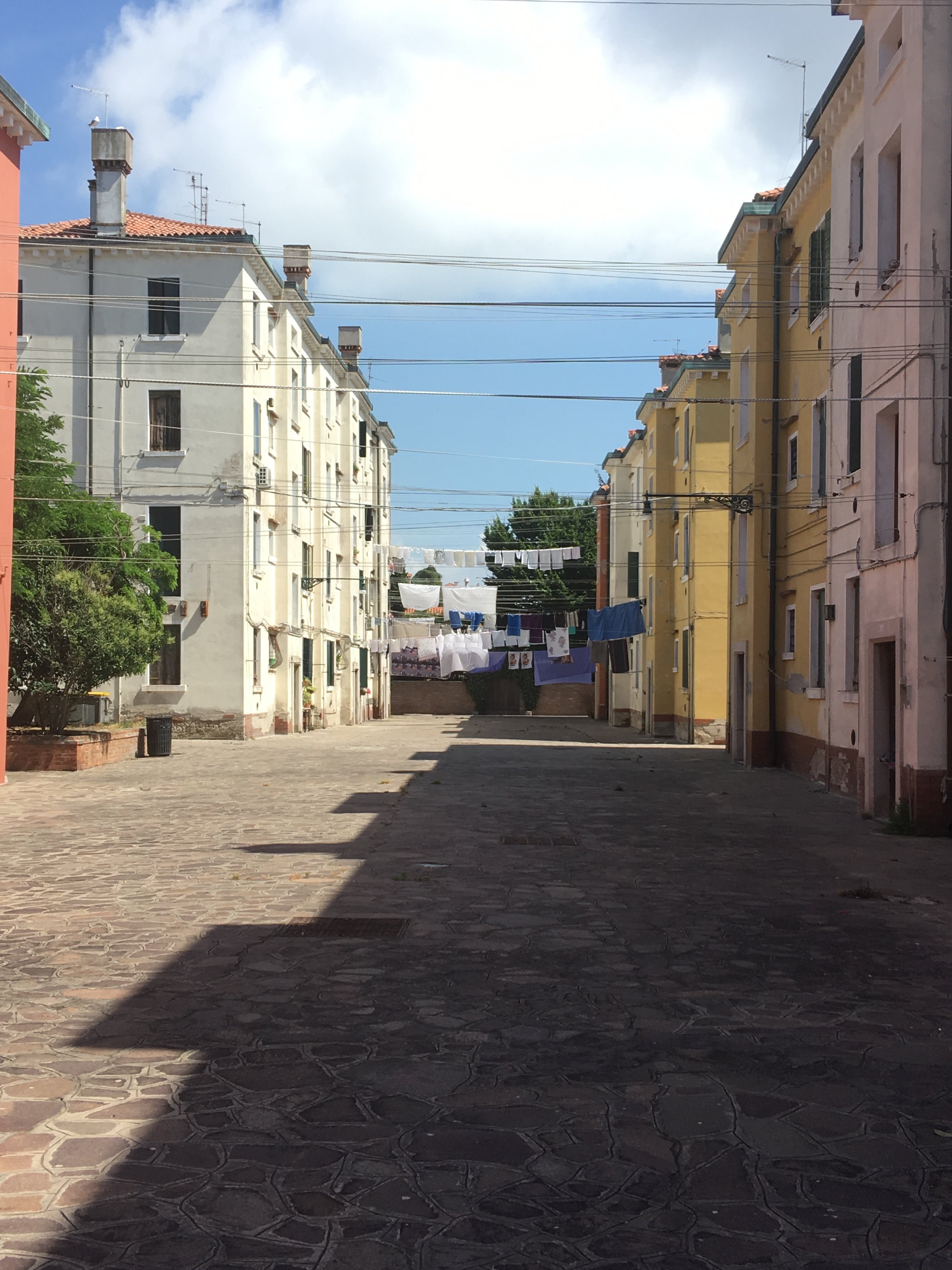 venice, italy, giudecca, travelitaly, best places in italy, doors in italy, doorbells in italy, carlo scarpa, laundry in italy, streets of venice