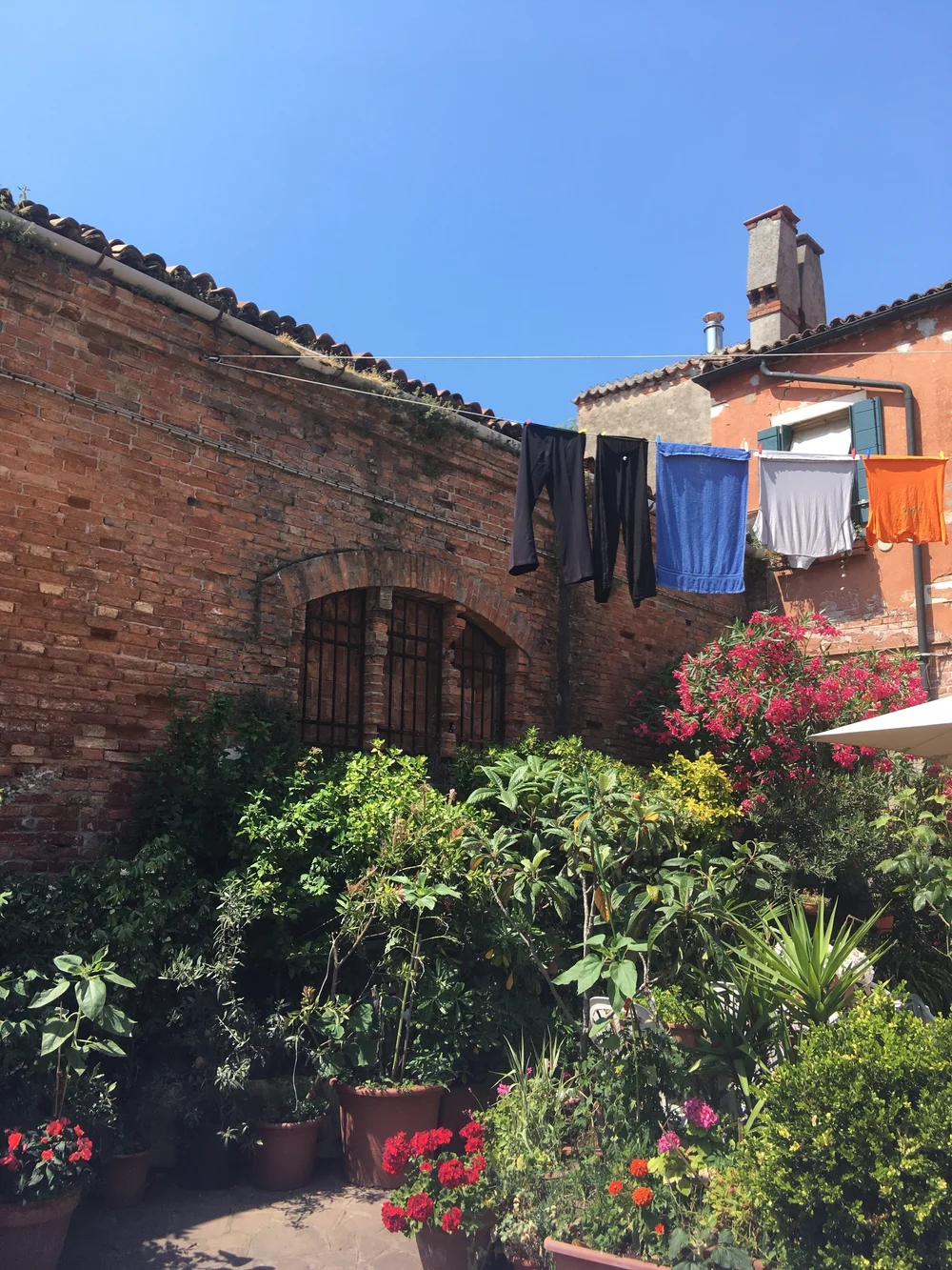 venice, italy, giudecca, travelitaly, best places in italy, doors in italy, doorbells in italy, carlo scarpa, laundry in italy, streets of venice